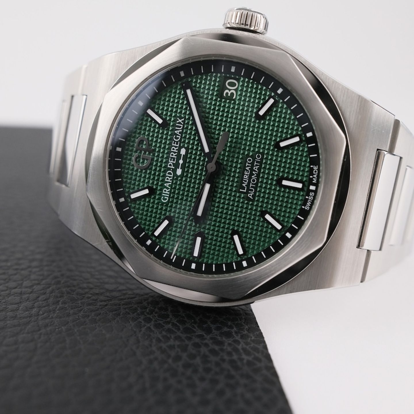 Girard-Perregaux Laureato 81010-11-3153-1CM - (2/8)