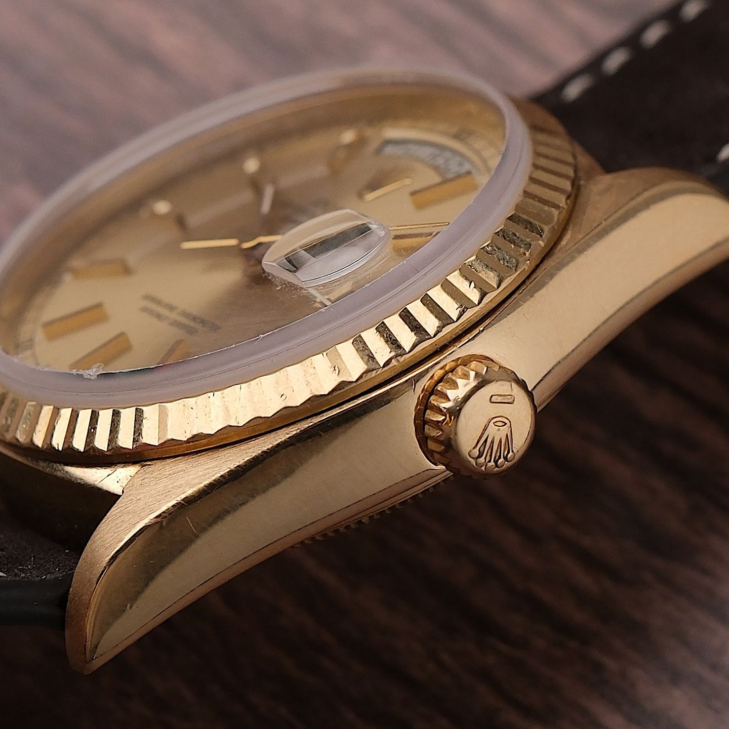 Rolex Day-Date 36 18038 (1978) - Champagne wijzerplaat 36mm Geelgoud (4/8)