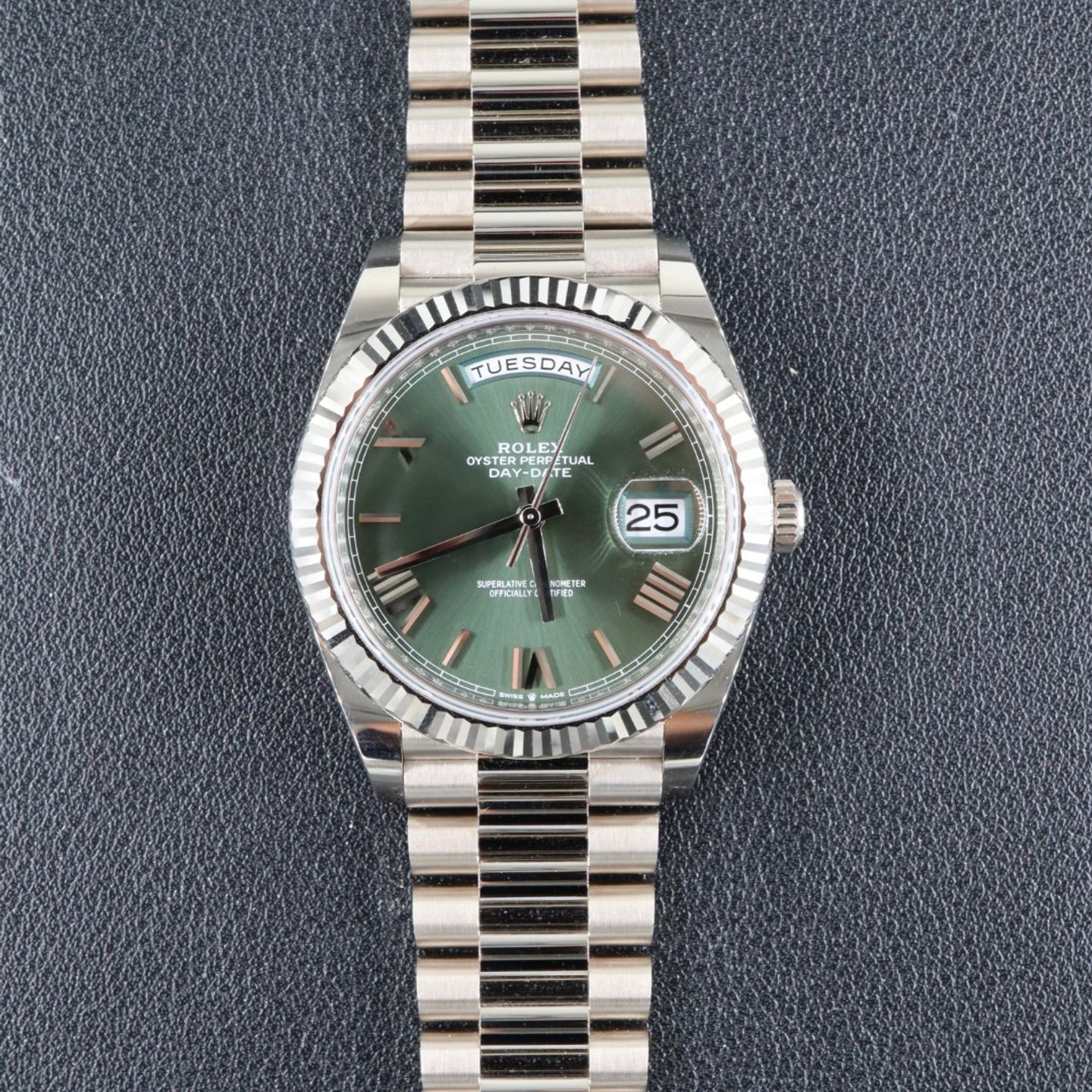 Rolex Day-Date 40 228239 (2021) - Groen wijzerplaat 40mm Witgoud (1/8)