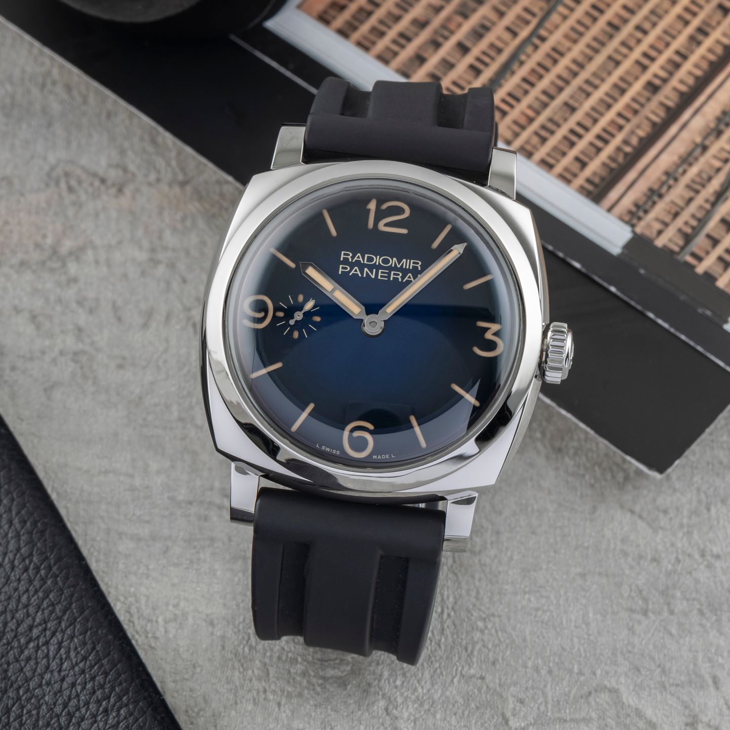 Panerai Radiomir 1940 3 Days PAM00932 (Unknown (random serial)) - Blue dial 47 mm Steel case (1/8)