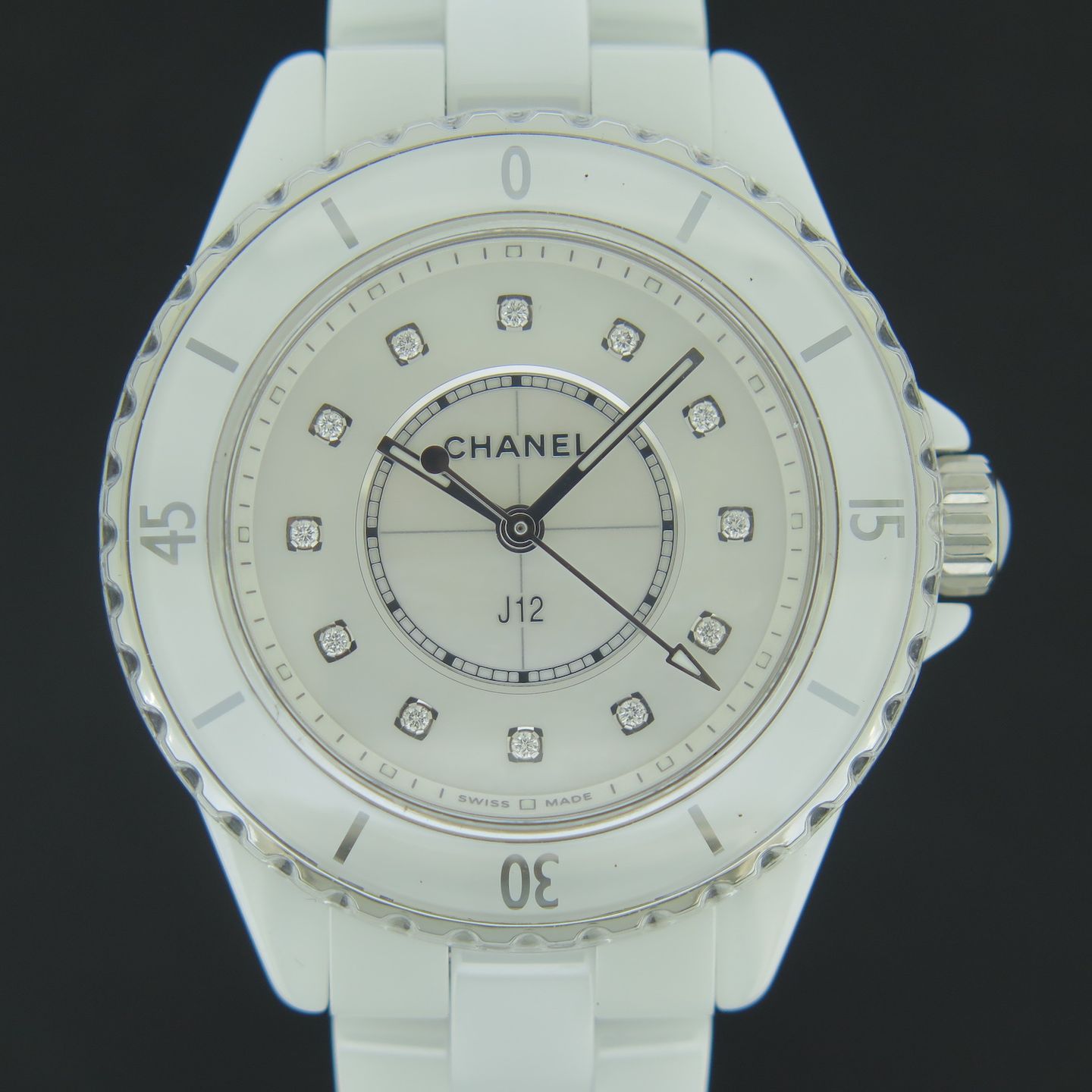 Chanel J12 H2422 (2023) - Pearl dial 33 mm Ceramic case (2/6)