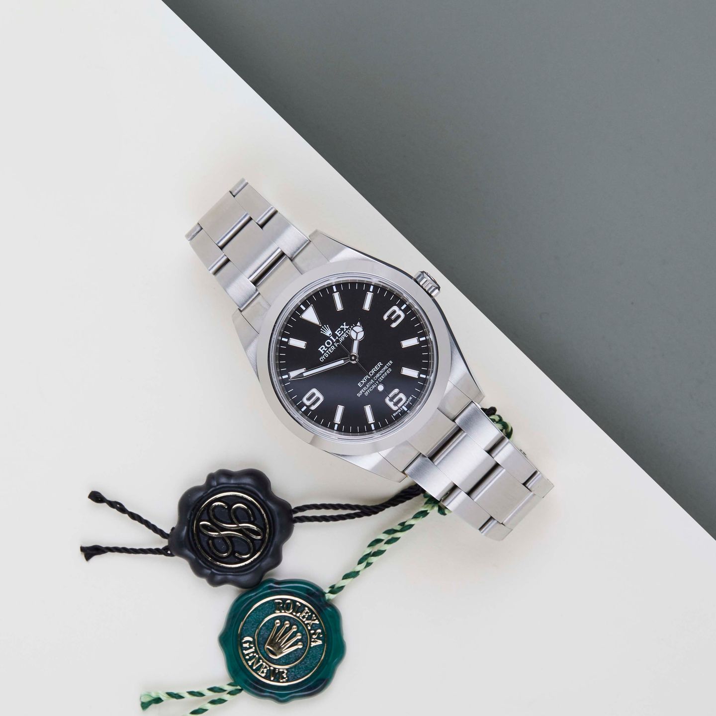 Rolex Explorer 214270 - (2/8)