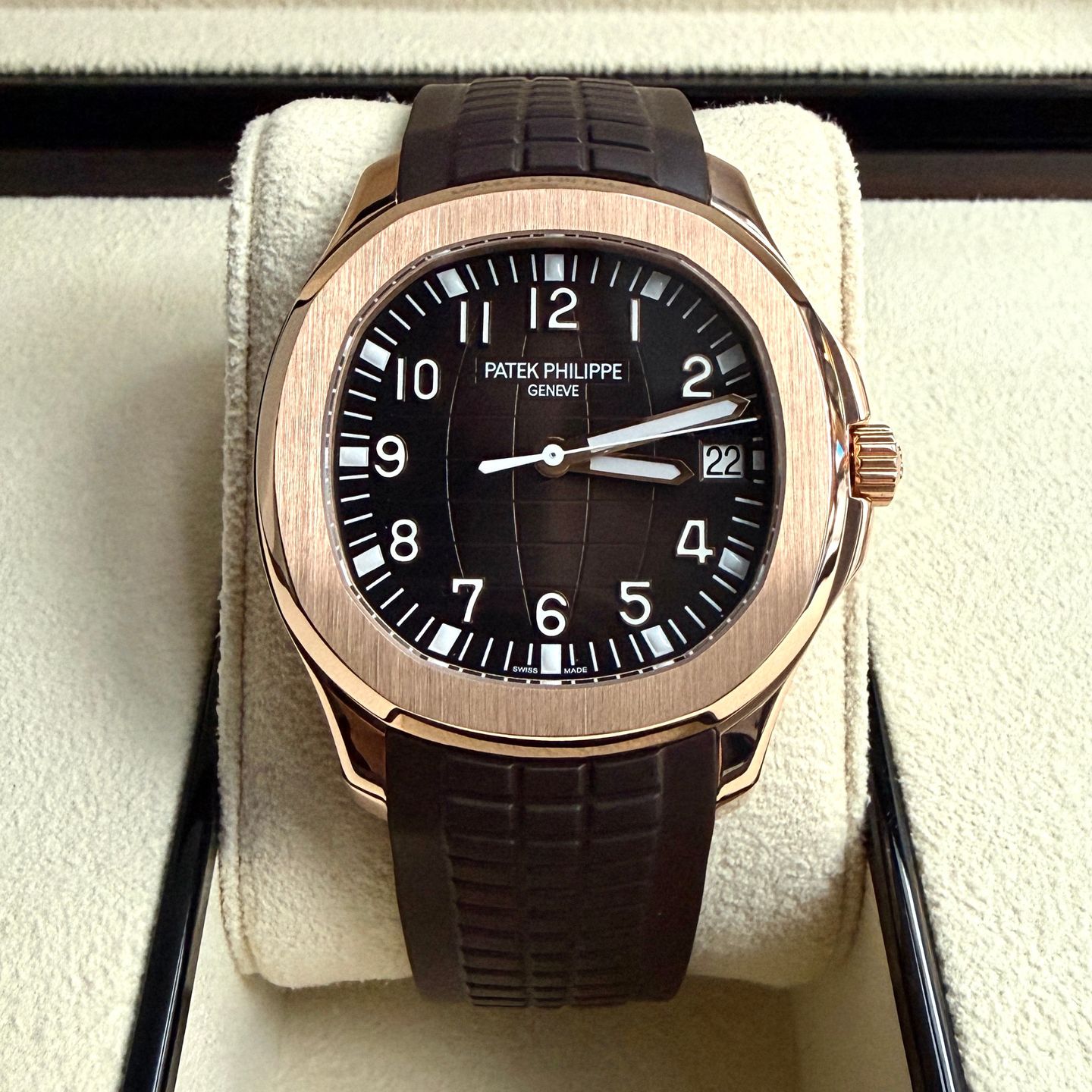 Patek Philippe Aquanaut 5167R (2023) - Brown dial 40 mm Rose Gold case (1/14)