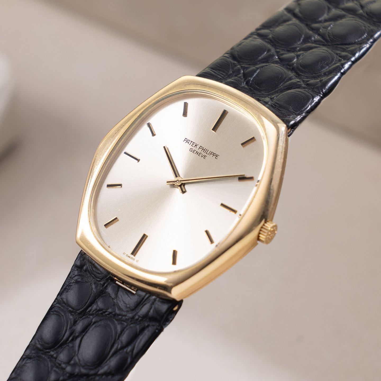 Patek Philippe Golden Ellipse 3858J - (1/8)