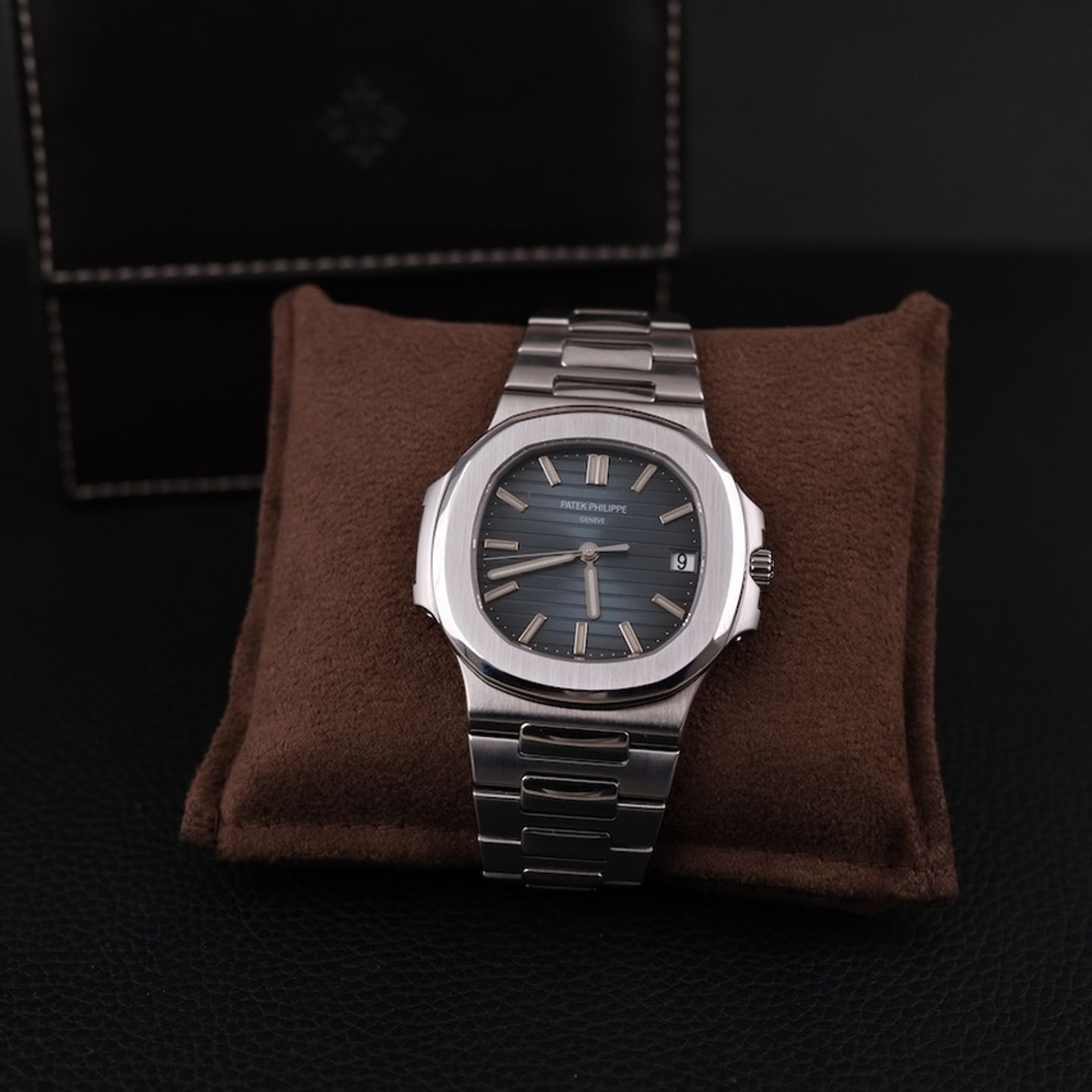 Patek Philippe Nautilus 5711 (2009) - Blue dial 40 mm Steel case (3/8)