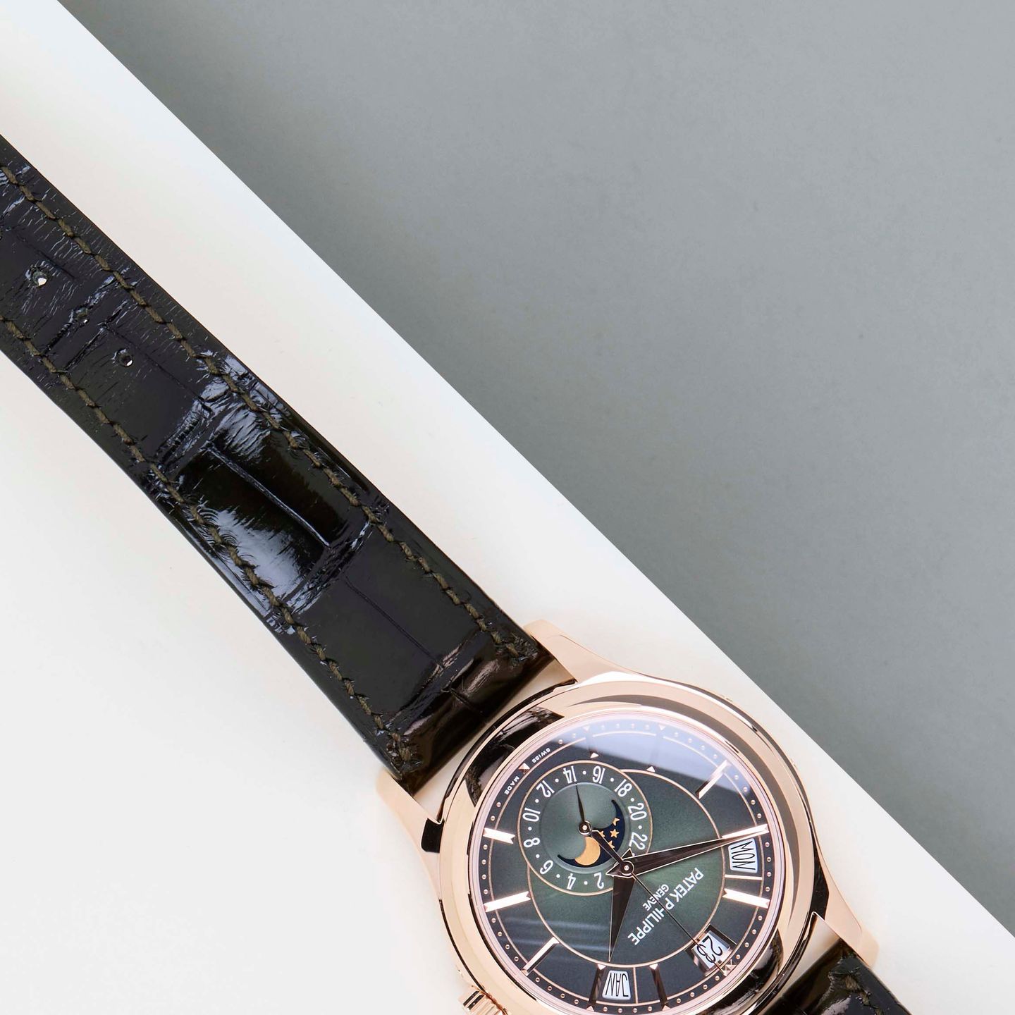 Patek Philippe Annual Calendar 5205R-011 (2024) - Green dial 40 mm Rose Gold case (4/8)