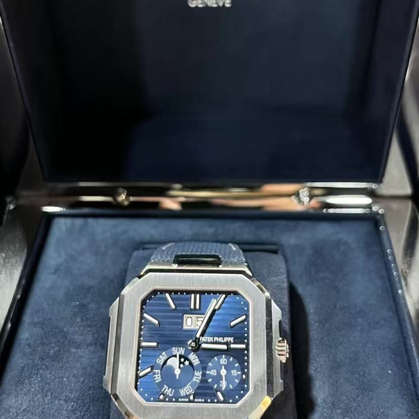 Patek Philippe Cubitus 5822P-001 (2024) - Blue dial 45 mm Platinum case (1/3)