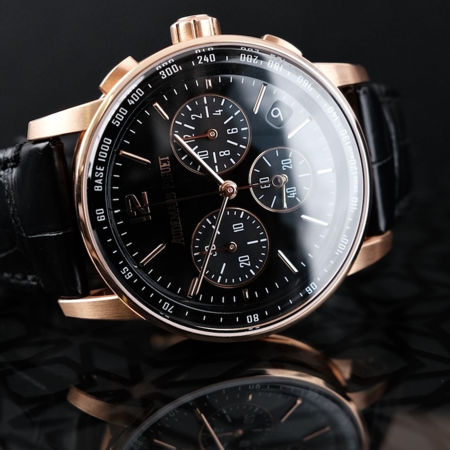 Audemars Piguet CODE 11.59 26393OR.OO.A002CR.01 (2023) - Black dial 41 mm Rose Gold case (2/8)