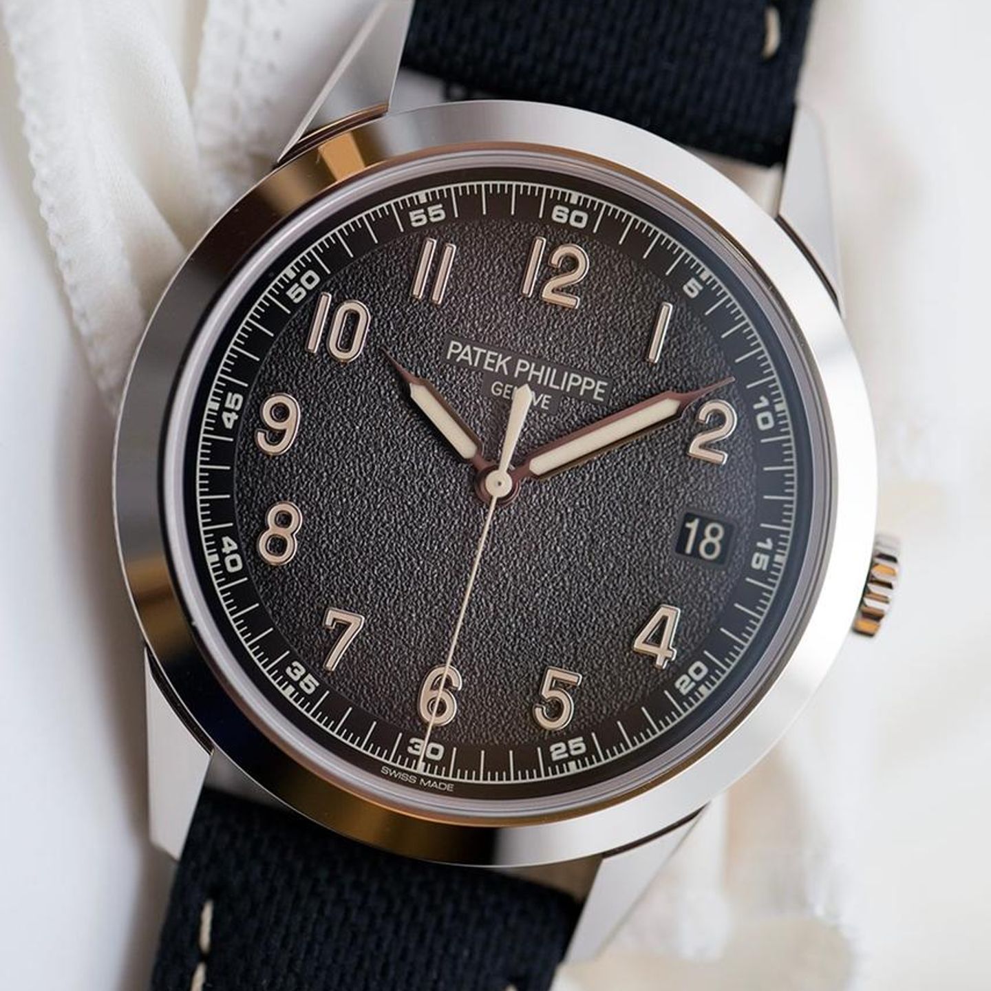 Patek Philippe Calatrava 5226G-001 - (5/10)
