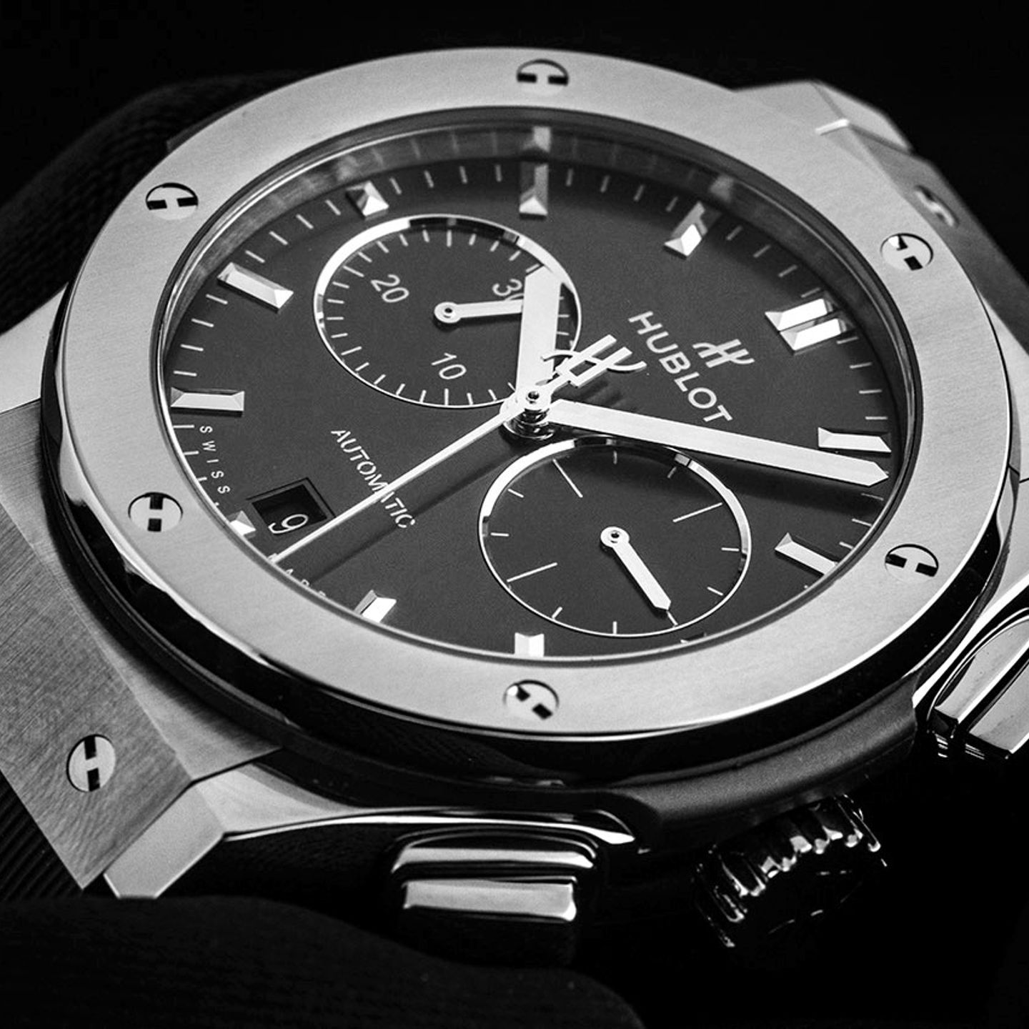 Hublot Classic Fusion Racing Grey 521.NX.7071.RX (2026) - Grey dial 45 mm Titanium case (3/8)