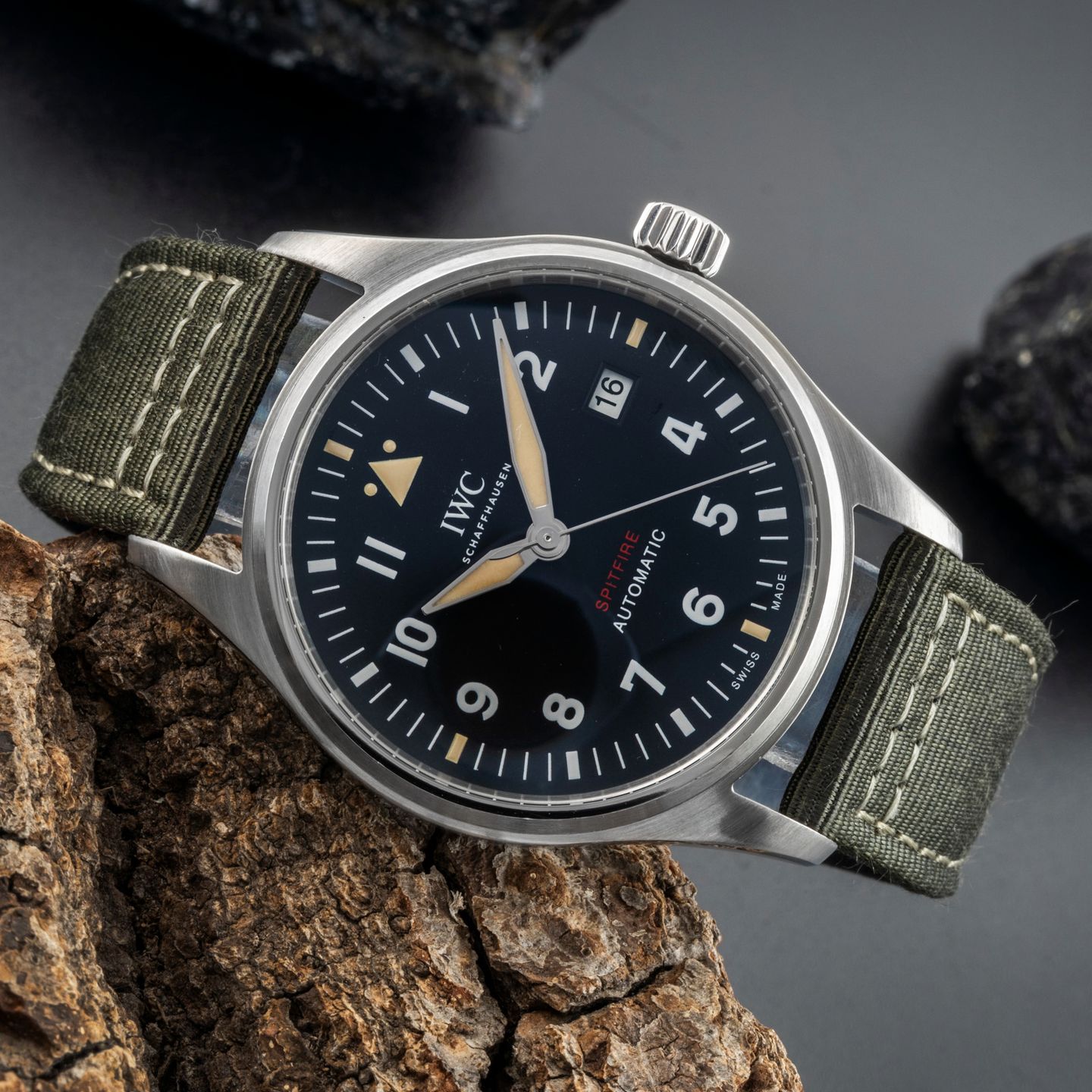 IWC Pilot IW326801 (Unknown (random serial)) - Black dial 39 mm Steel case (2/8)