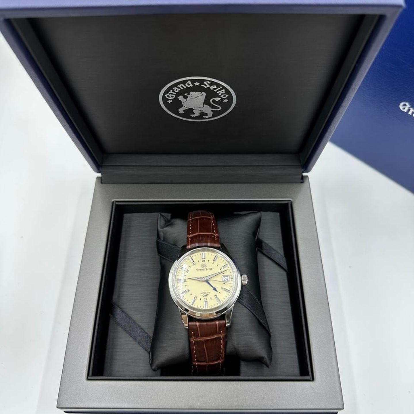 Grand Seiko Elegance Collection SBGM221 - (3/10)