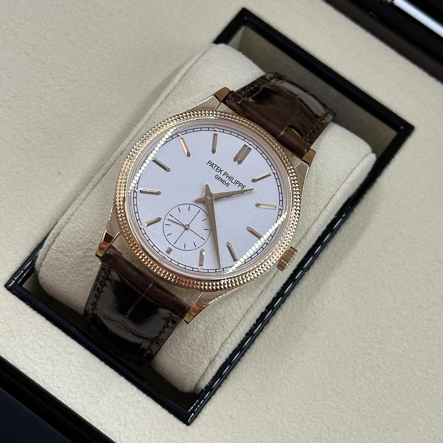 Patek Philippe Calatrava 6119R-001 - (7/10)