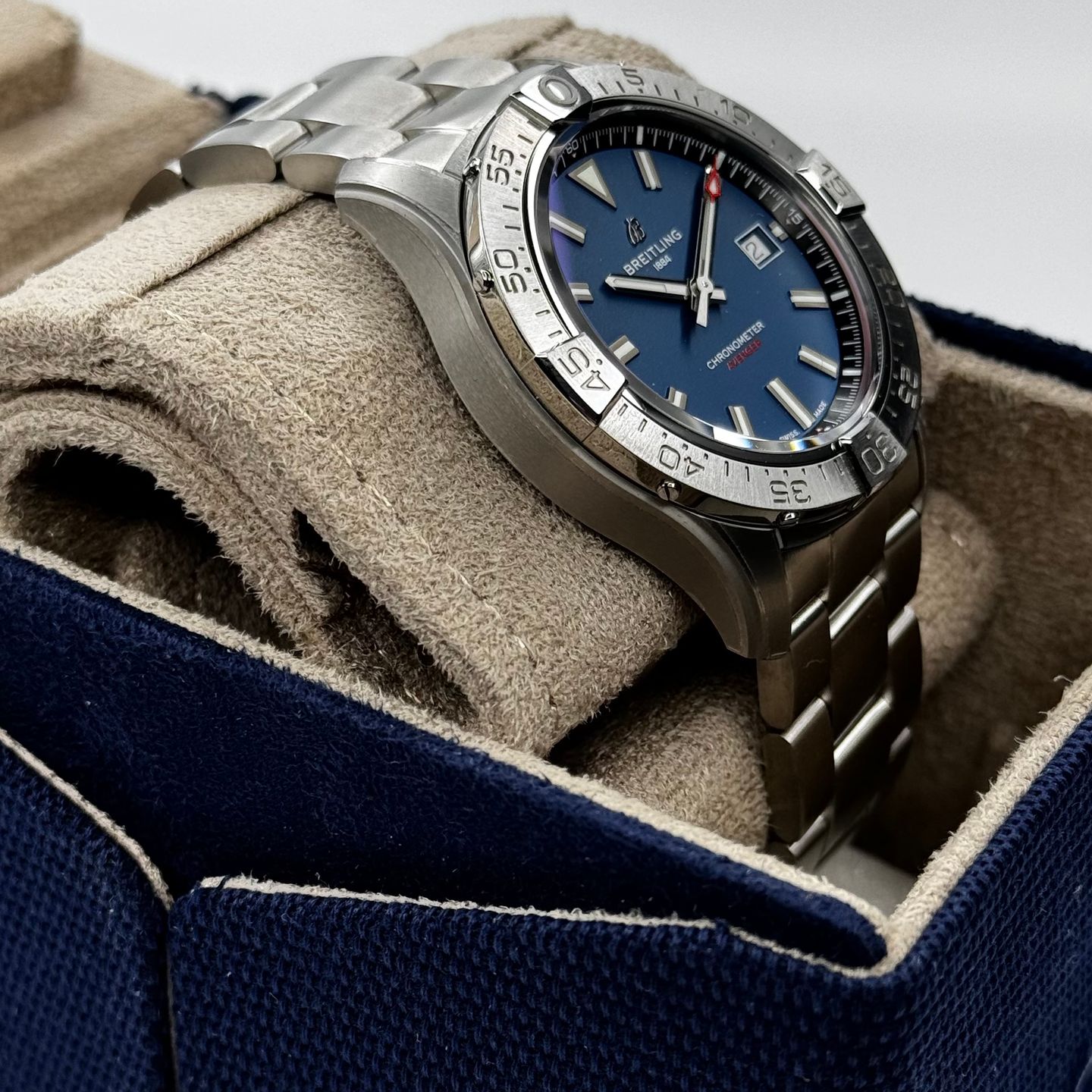 Breitling Avenger A17328101C1A1 (2024) - Blauw wijzerplaat 42mm Staal (3/6)