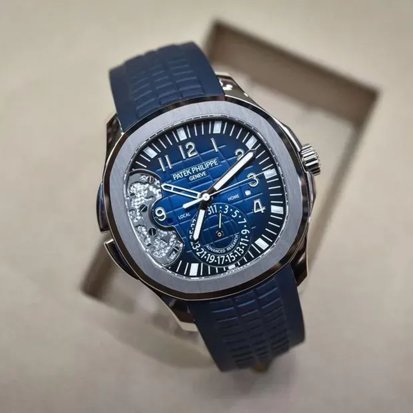 Patek Philippe Aquanaut 5650G-001 (2017) - Blauw wijzerplaat 41mm Witgoud (4/6)
