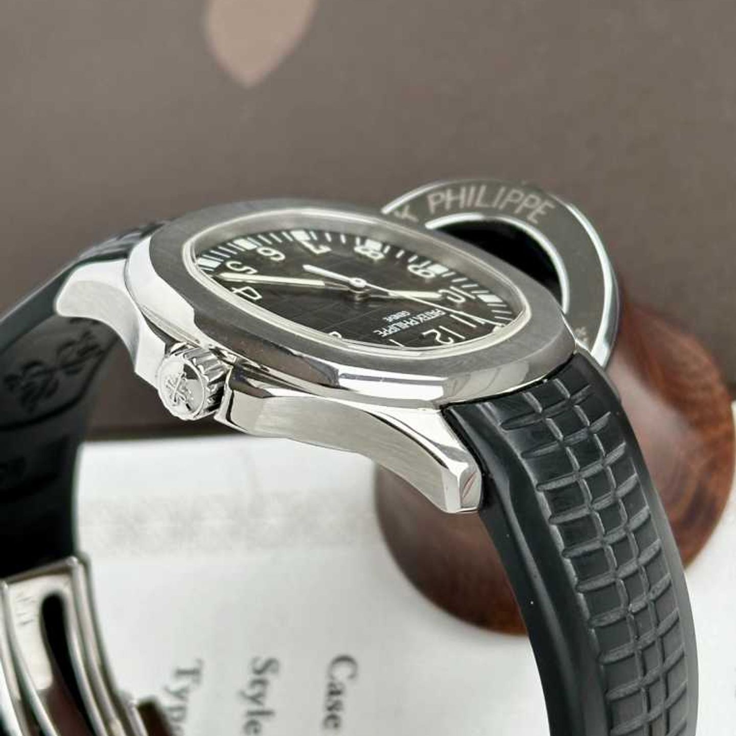 Patek Philippe Aquanaut 5165 (2007) - Grey dial 38 mm Steel case (6/8)