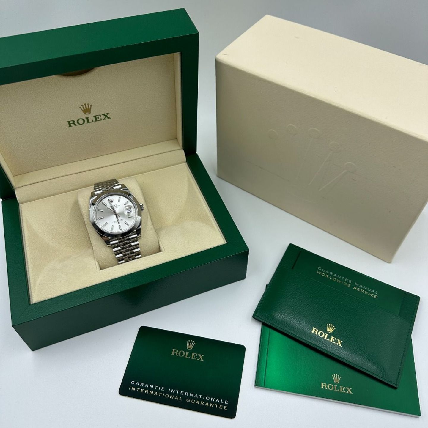 Rolex Datejust 41 126300 (2024) - Zilver wijzerplaat 41mm Staal (2/8)