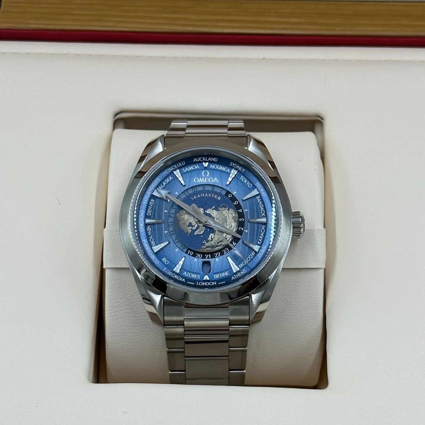 Omega Seamaster Aqua Terra 220.10.43.22.03.002 (2024) - Blue dial 43 mm Steel case (5/8)