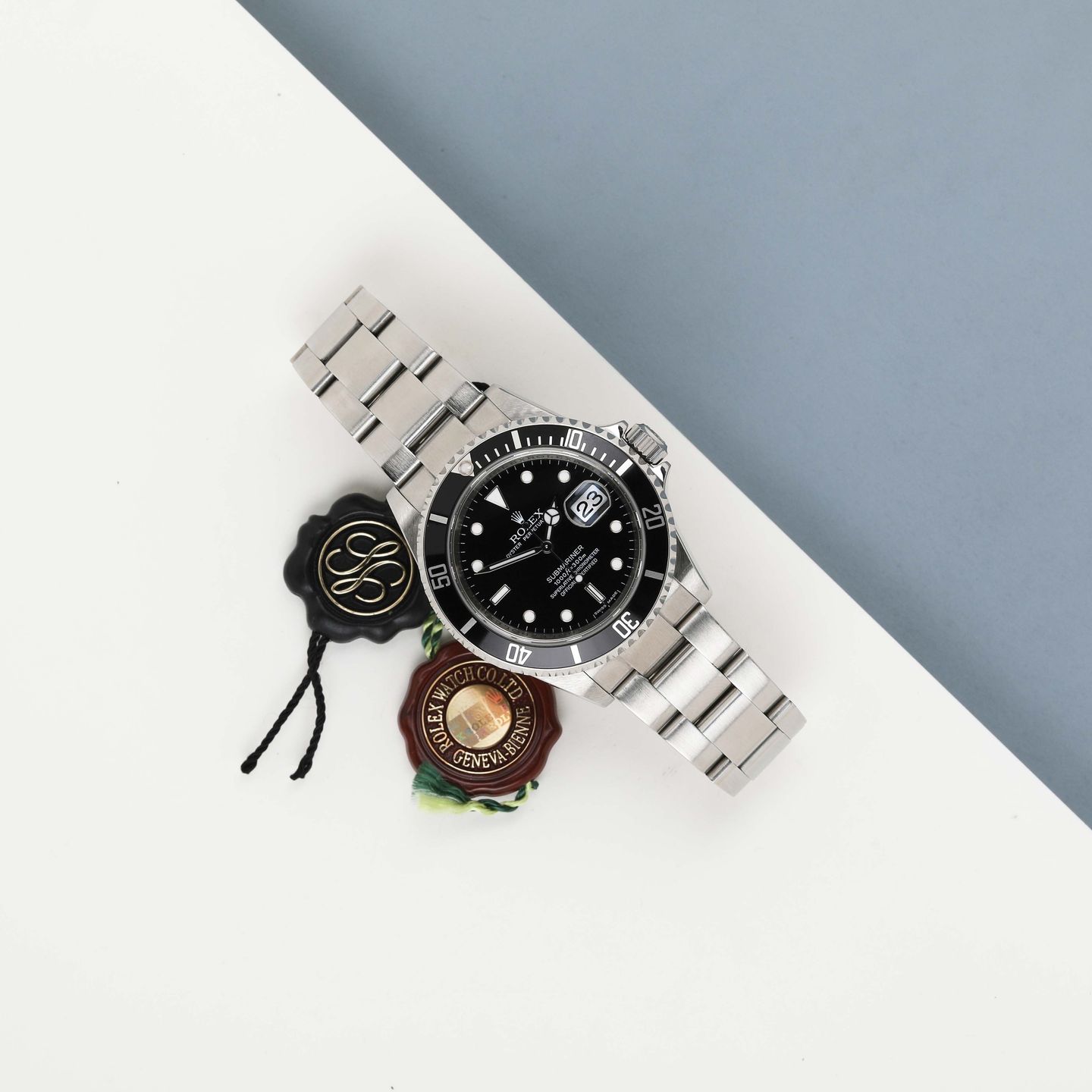 Rolex Submariner Date 16610 (2010) - Black dial 40 mm Steel case (2/8)