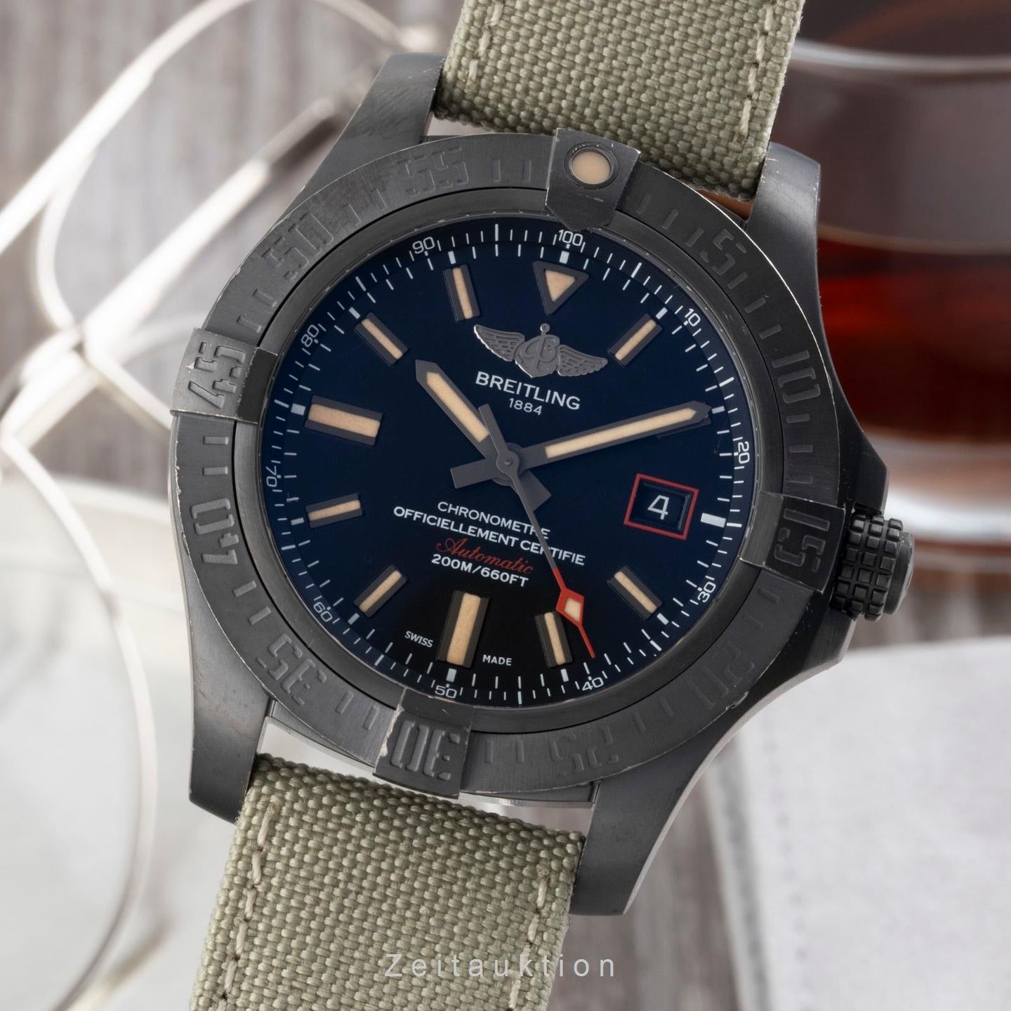 Breitling Avenger Blackbird 44 V1731110/BD74 (Unknown (random serial)) - Black dial 44 mm Titanium case (1/8)