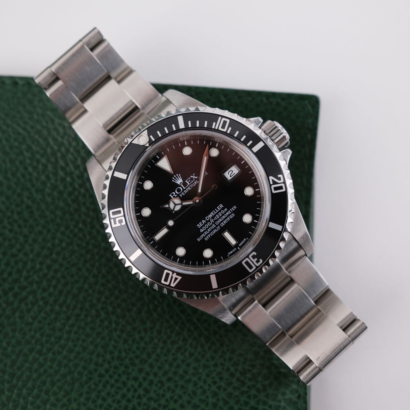 Rolex Sea-Dweller 4000 16600 (2003) - Black dial 40 mm Steel case (2/8)