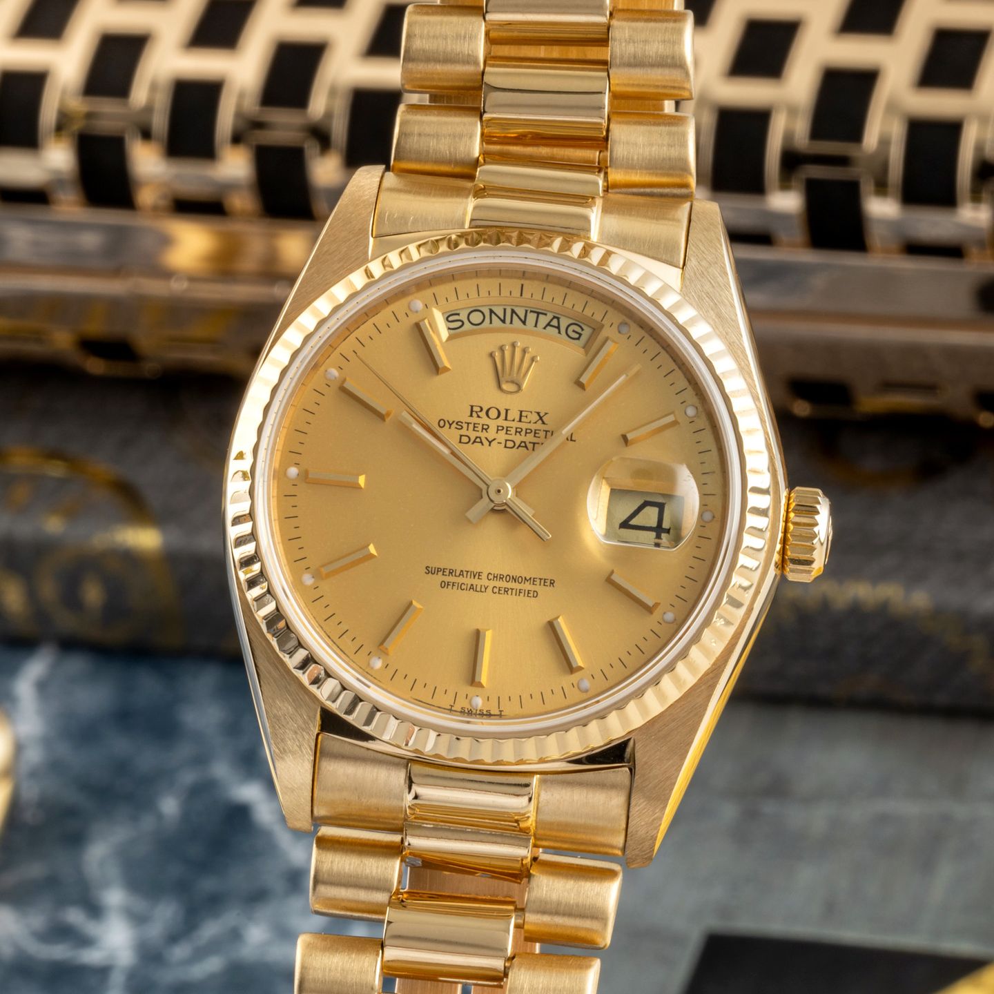 Rolex Day-Date 36 18038 (1979) - Champagne dial 36 mm Yellow Gold case (3/8)