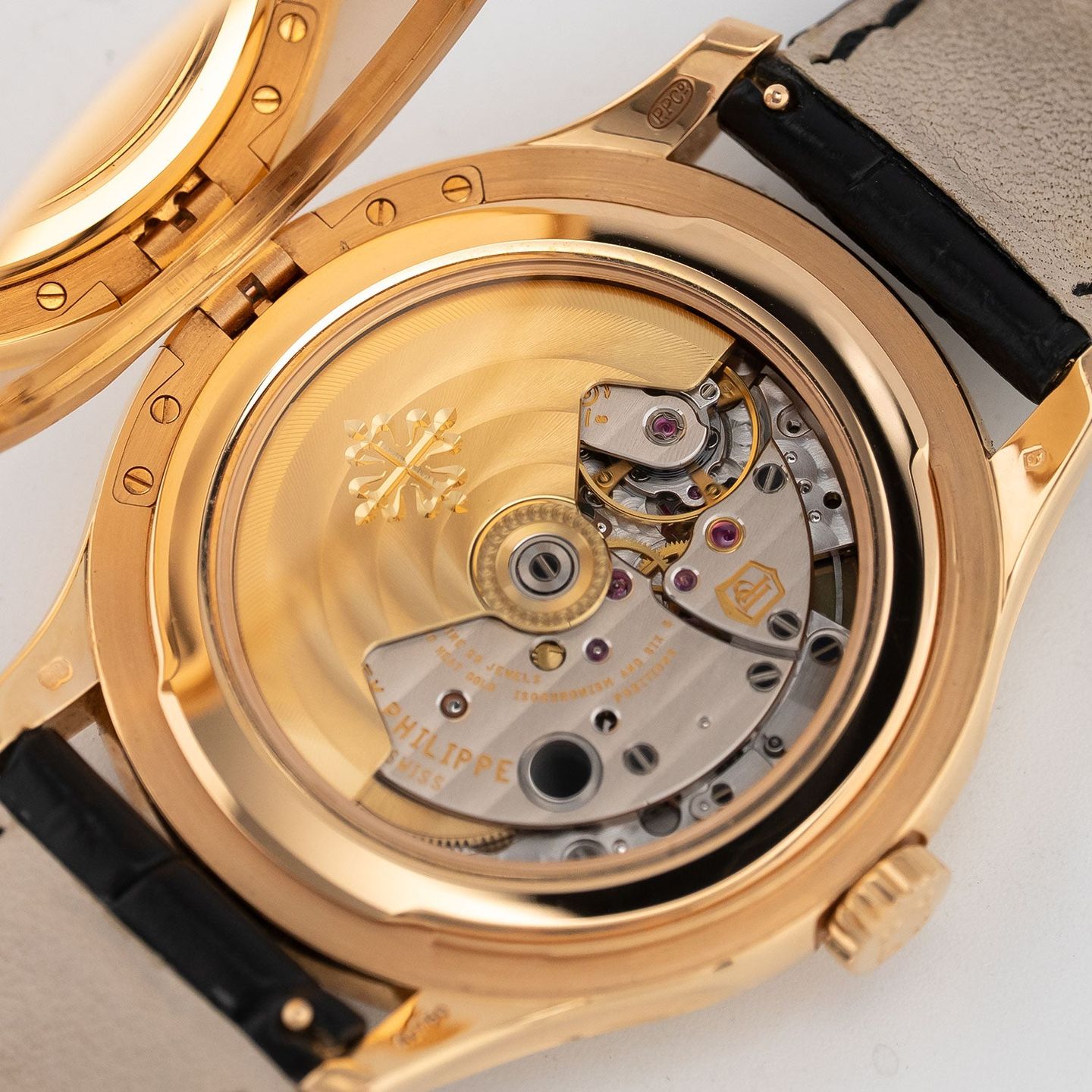 Patek Philippe Calatrava 5227R-001 (2017) - Beige dial 39 mm Rose Gold case (5/6)