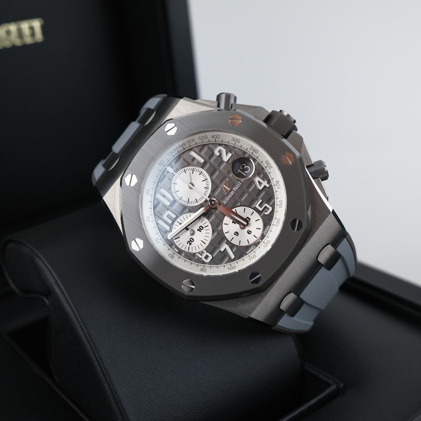 Audemars Piguet Royal Oak Offshore Chronograph 26470IO.OO.A006CA.01 (2021) - Grey dial 42 mm Titanium case (3/8)