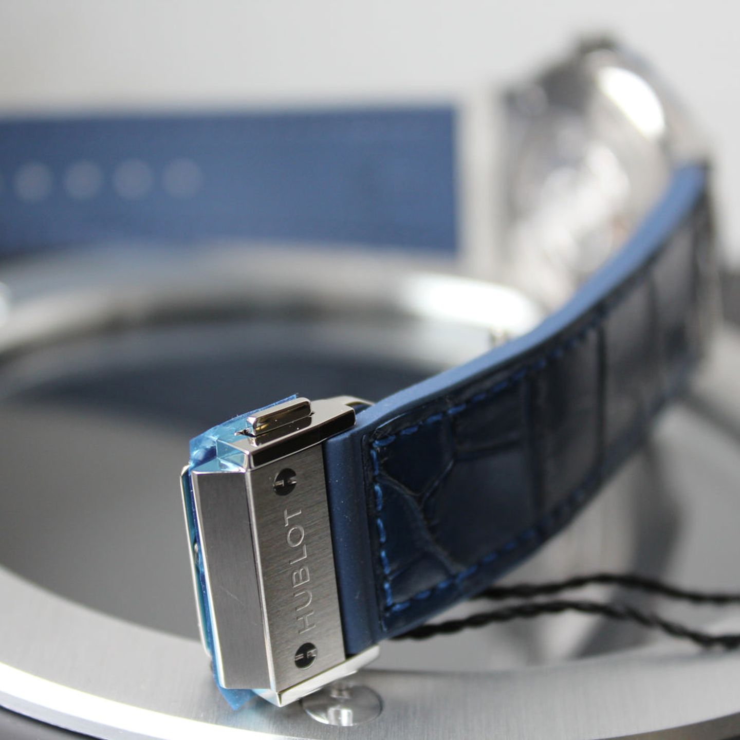 Hublot Classic Fusion Blue 542.NX.7170.LR (2026) - Blue dial 42 mm Titanium case (4/4)