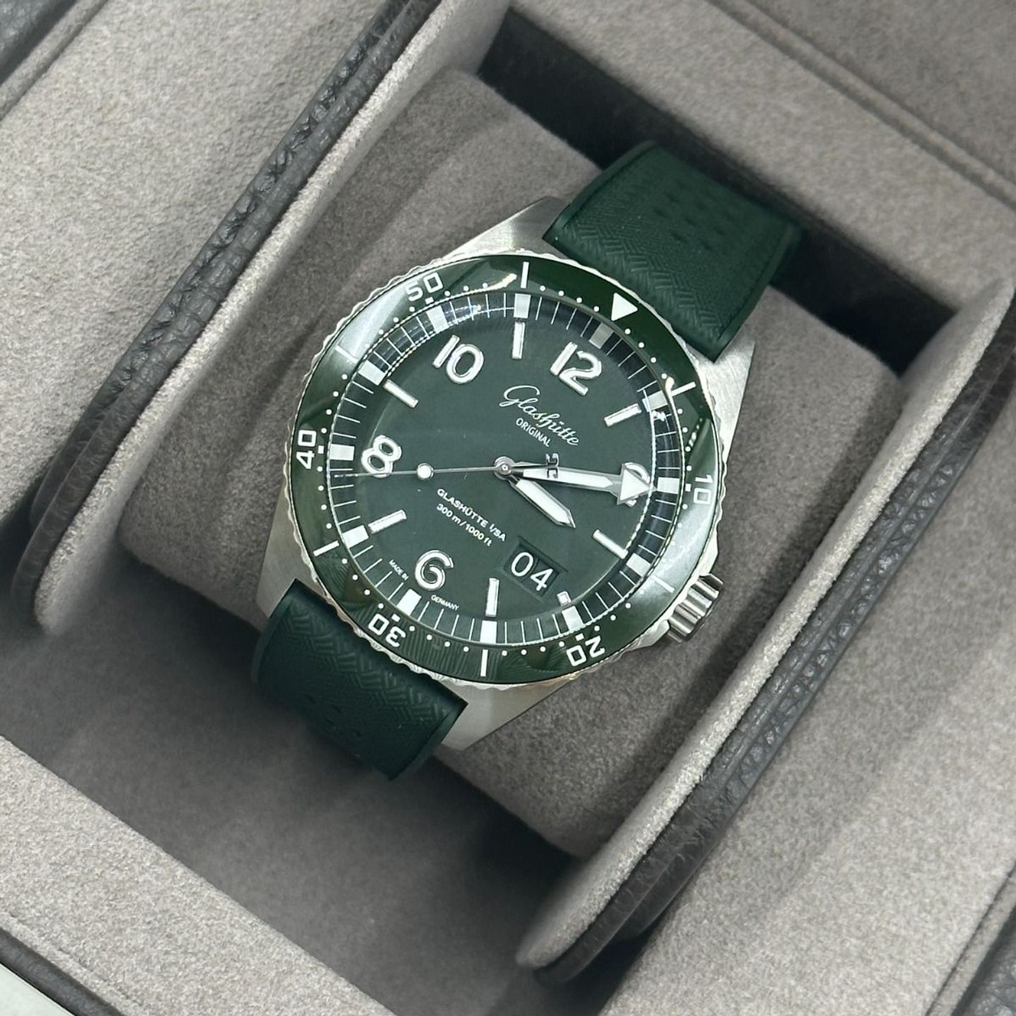 Glashütte Original SeaQ Panorama Date 1-36-13-07-83-33 (2024) - Green dial 43 mm Steel case (8/8)