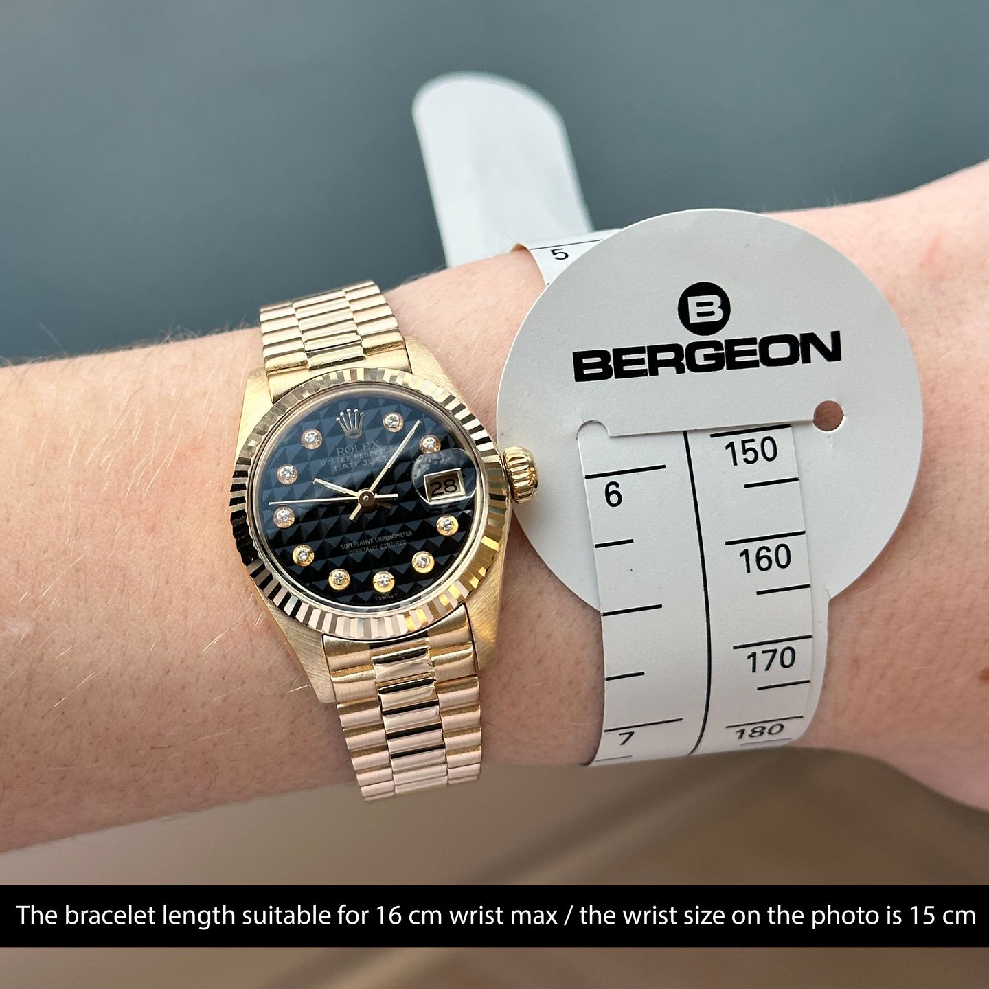 Rolex Lady-Datejust 6917 (1981) - Black dial 26 mm Yellow Gold case (2/8)
