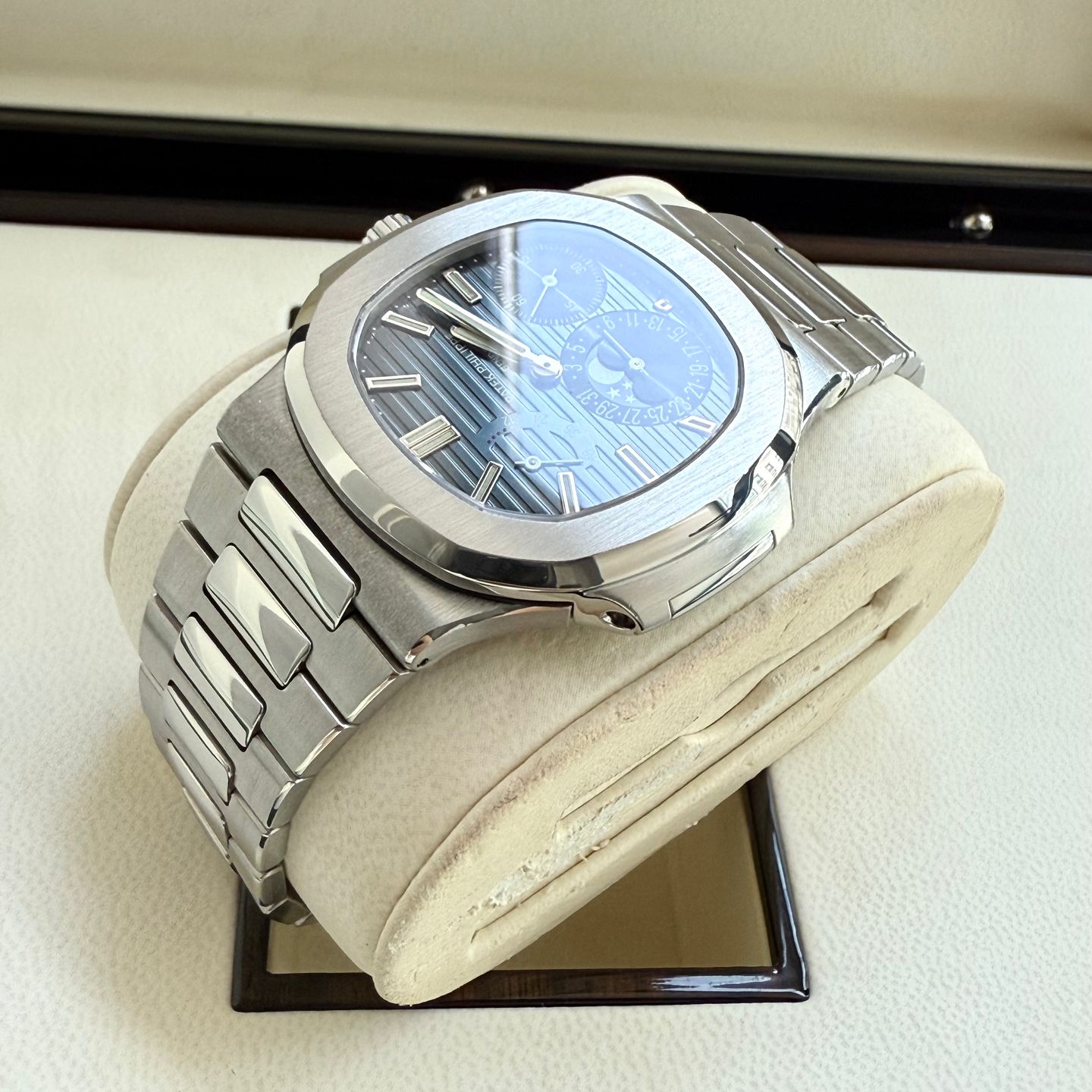 Patek Philippe Nautilus 5712/1A-001 (2010) - Blue dial 38 mm Steel case (6/7)