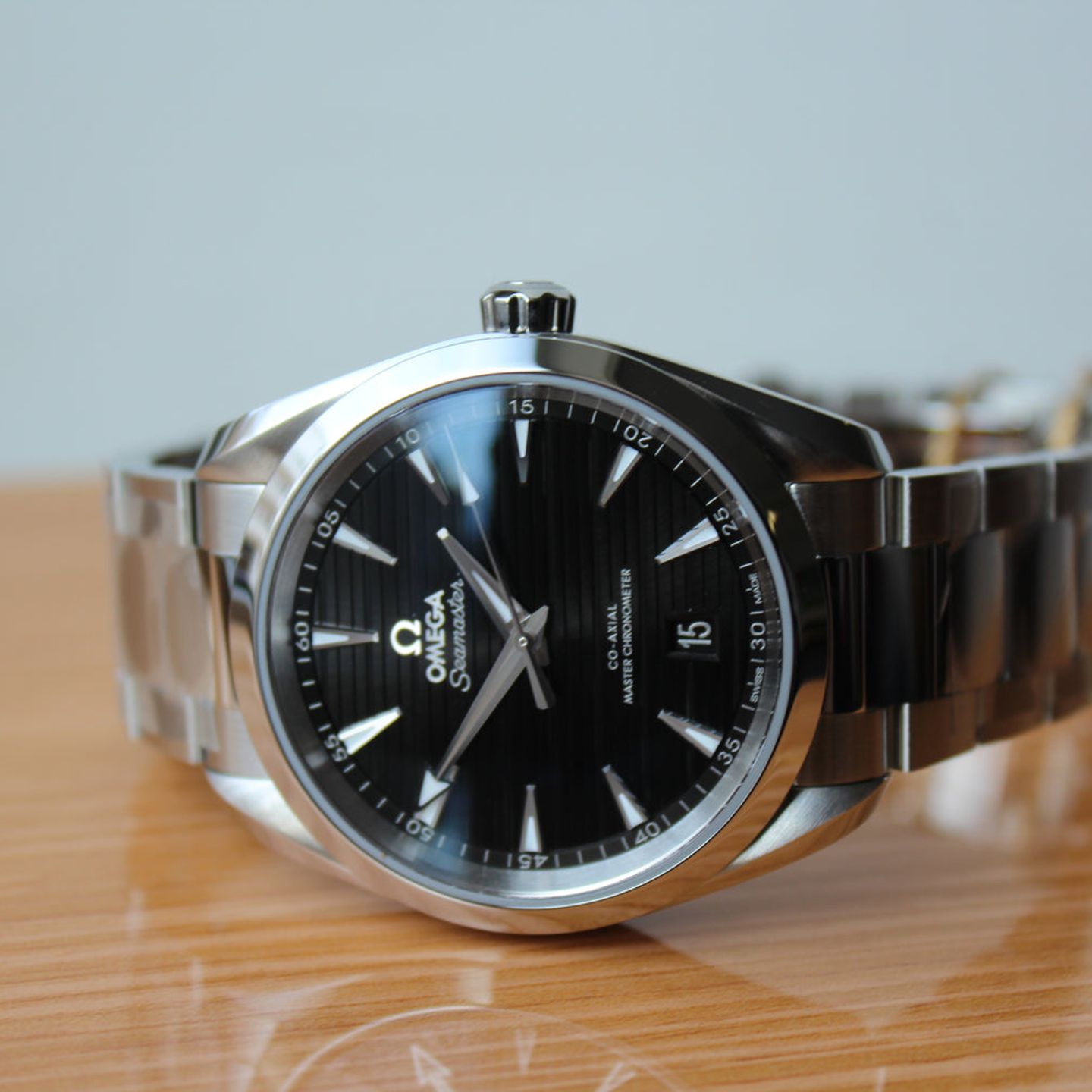 Omega Seamaster Aqua Terra 220.10.38.20.01.001 (2024) - Black dial 38 mm Steel case (2/4)