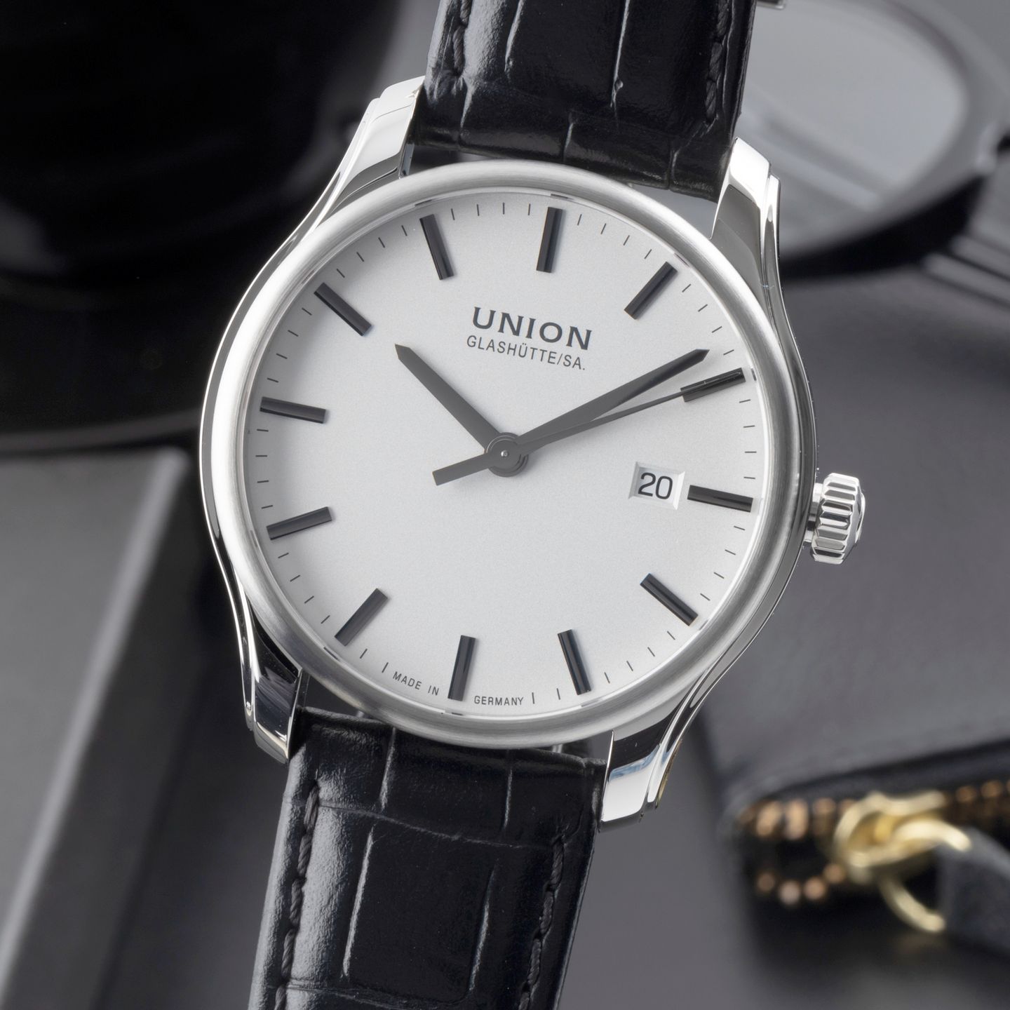Union Glashütte Unknown 26-32-09-05-10 (2015) - Black dial 40 mm Steel case (3/8)