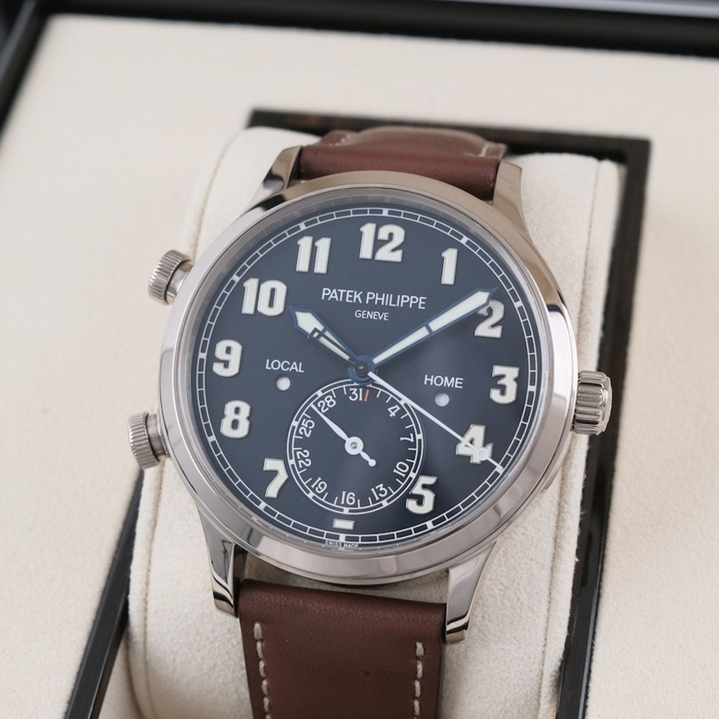 Patek Philippe Calatrava 5524G-001 - (2/8)