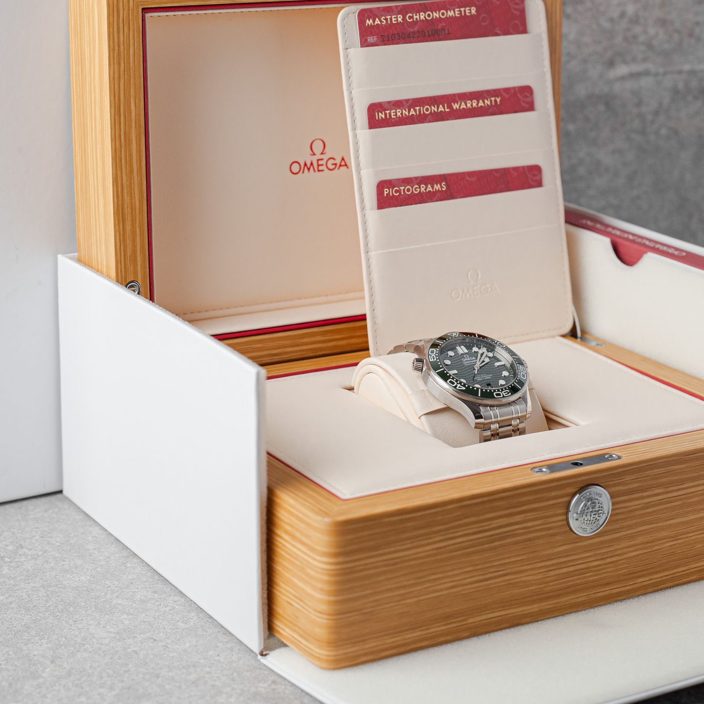 Omega Seamaster Diver 300 M 210.30.42.20.04.001 - (3/8)