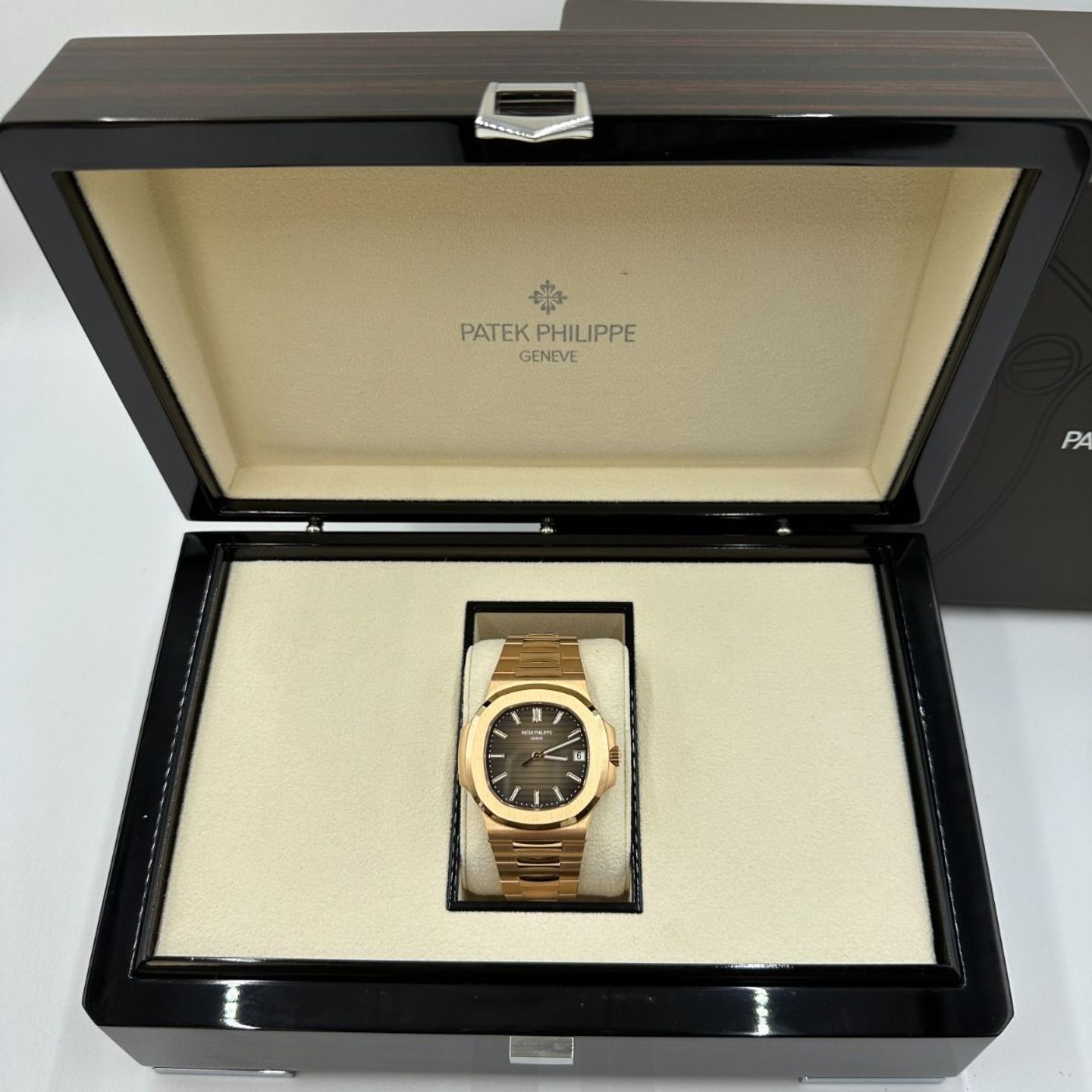 Patek Philippe Nautilus 5711/1R-001 (2021) - Brown dial 40 mm Rose Gold case (4/8)