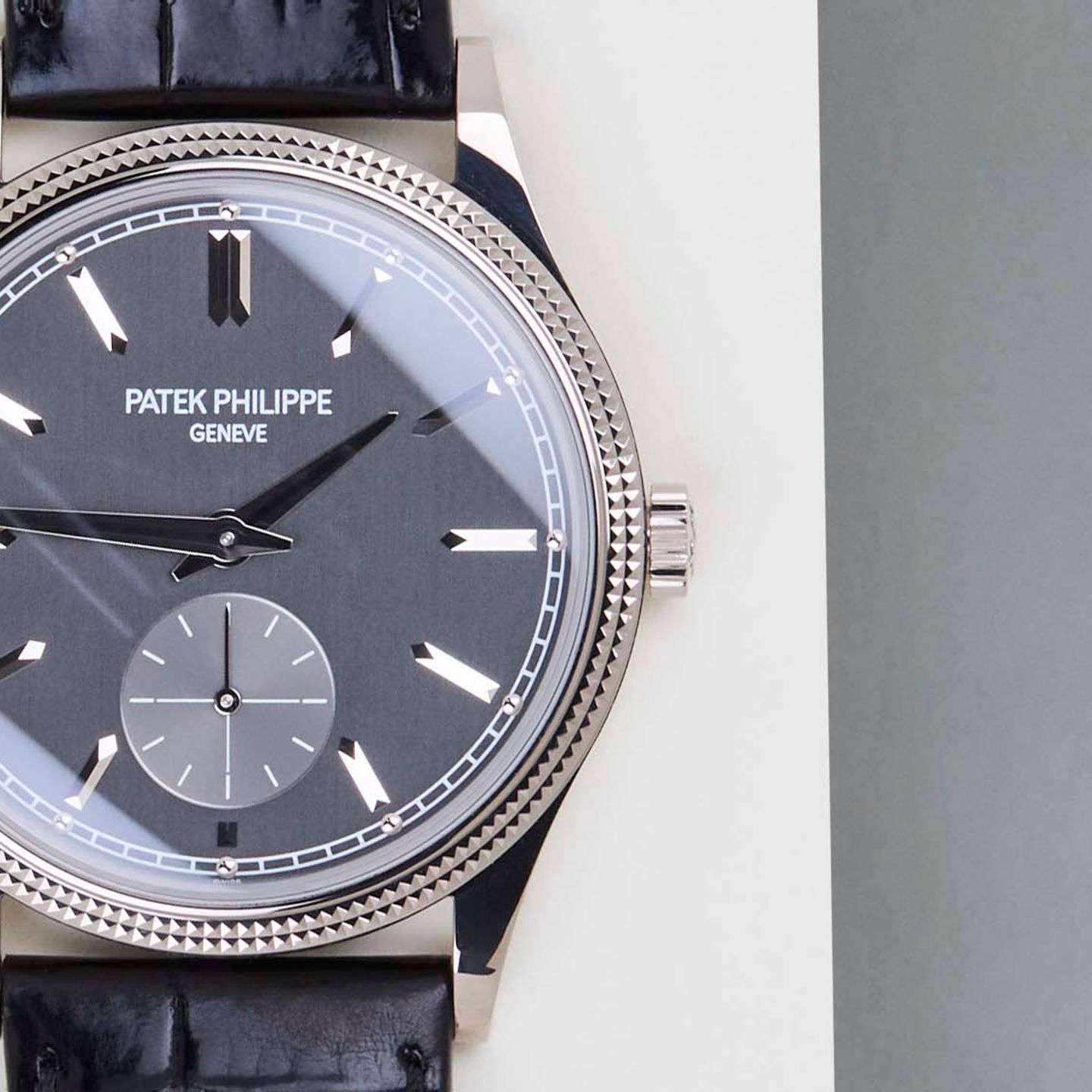 Patek Philippe Calatrava 6119G-001 (2022) - Grey dial 39 mm White Gold case (5/8)
