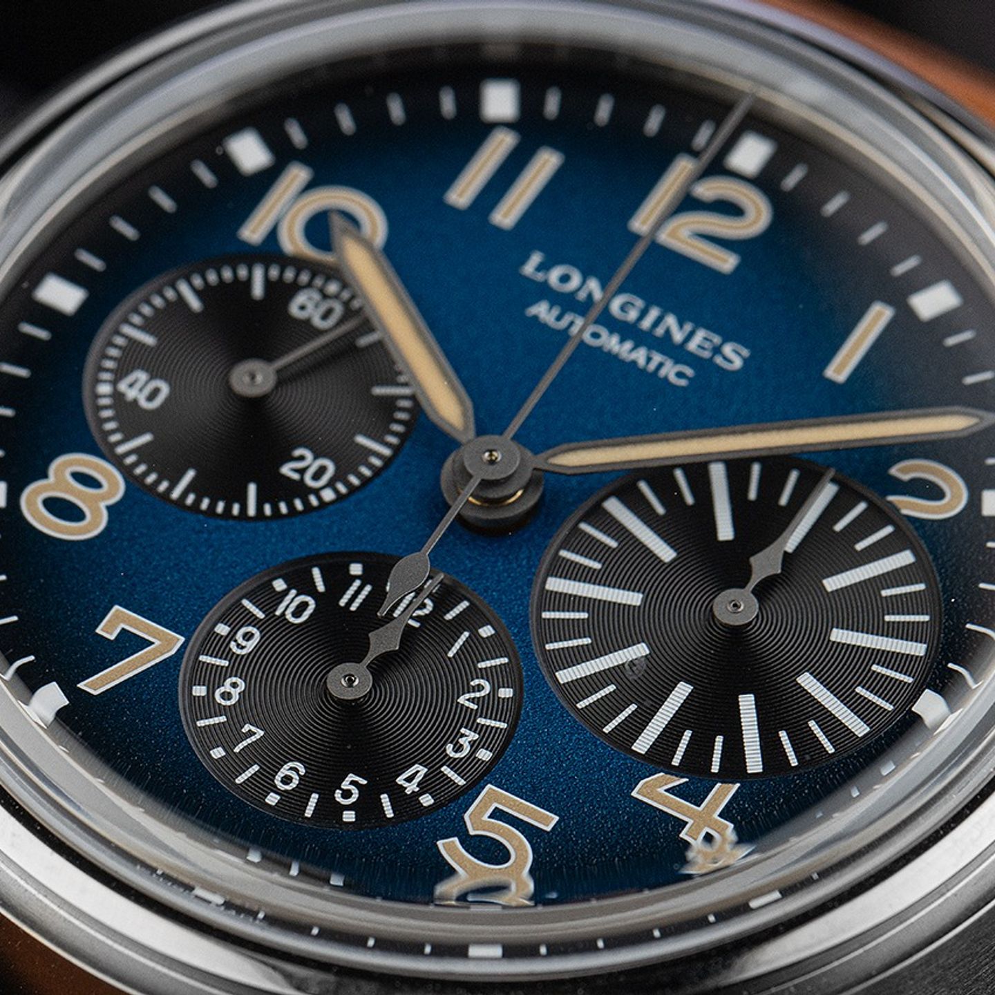 Longines Avigation L2.816.1.93.2 (2026) - Blue dial 41 mm Titanium case (3/8)
