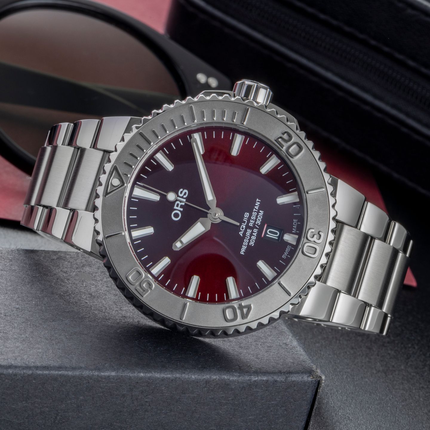Oris Aquis Date 01 733 7766 4158-07 8 22 05PEB (Onbekend (willekeurig serienummer)) - Rood wijzerplaat 42mm Staal (2/8)