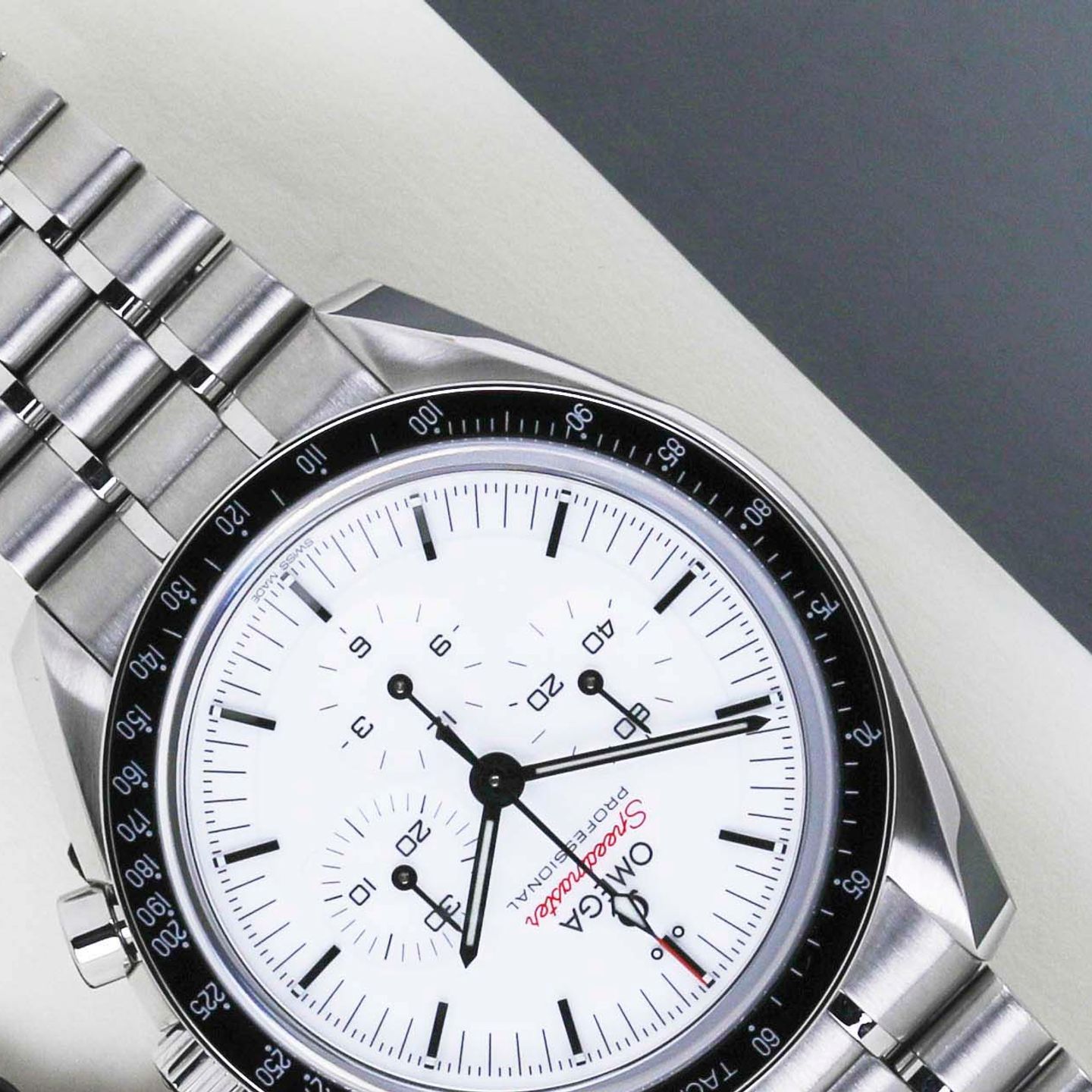 Omega Speedmaster Professional Moonwatch 310.30.42.50.04.001 (2024) - White dial 42 mm Steel case (4/8)