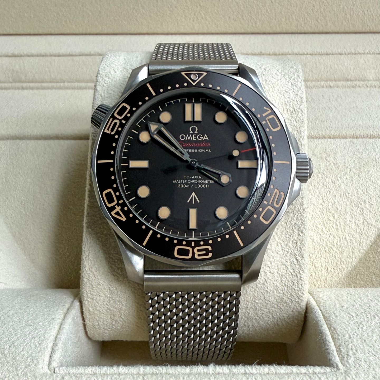 Omega Seamaster Diver 300 M 210.90.42.20.01.001 (2024) - Zwart wijzerplaat 42mm Titanium (1/6)