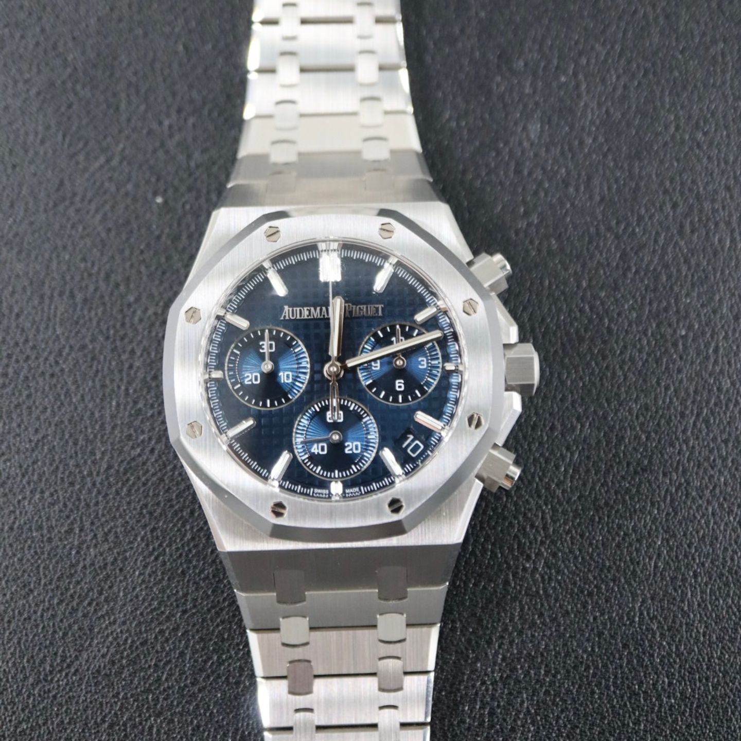 Audemars Piguet Royal Oak Chronograph 26240ST.OO.1320ST.05 (2024) - Blauw wijzerplaat 41mm Staal (1/8)