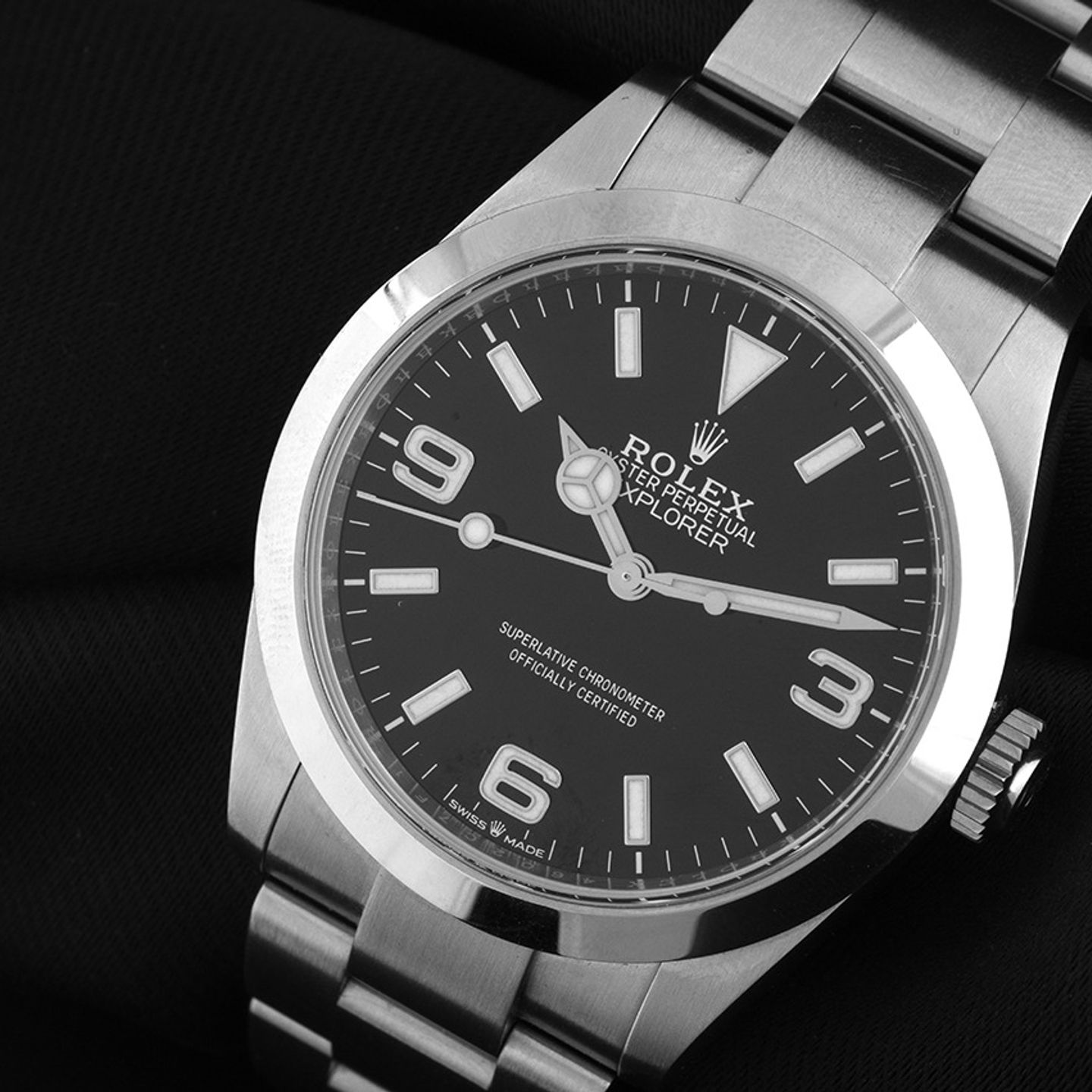 Rolex Explorer 224270 (2024) - Zwart wijzerplaat 40mm Staal (3/7)