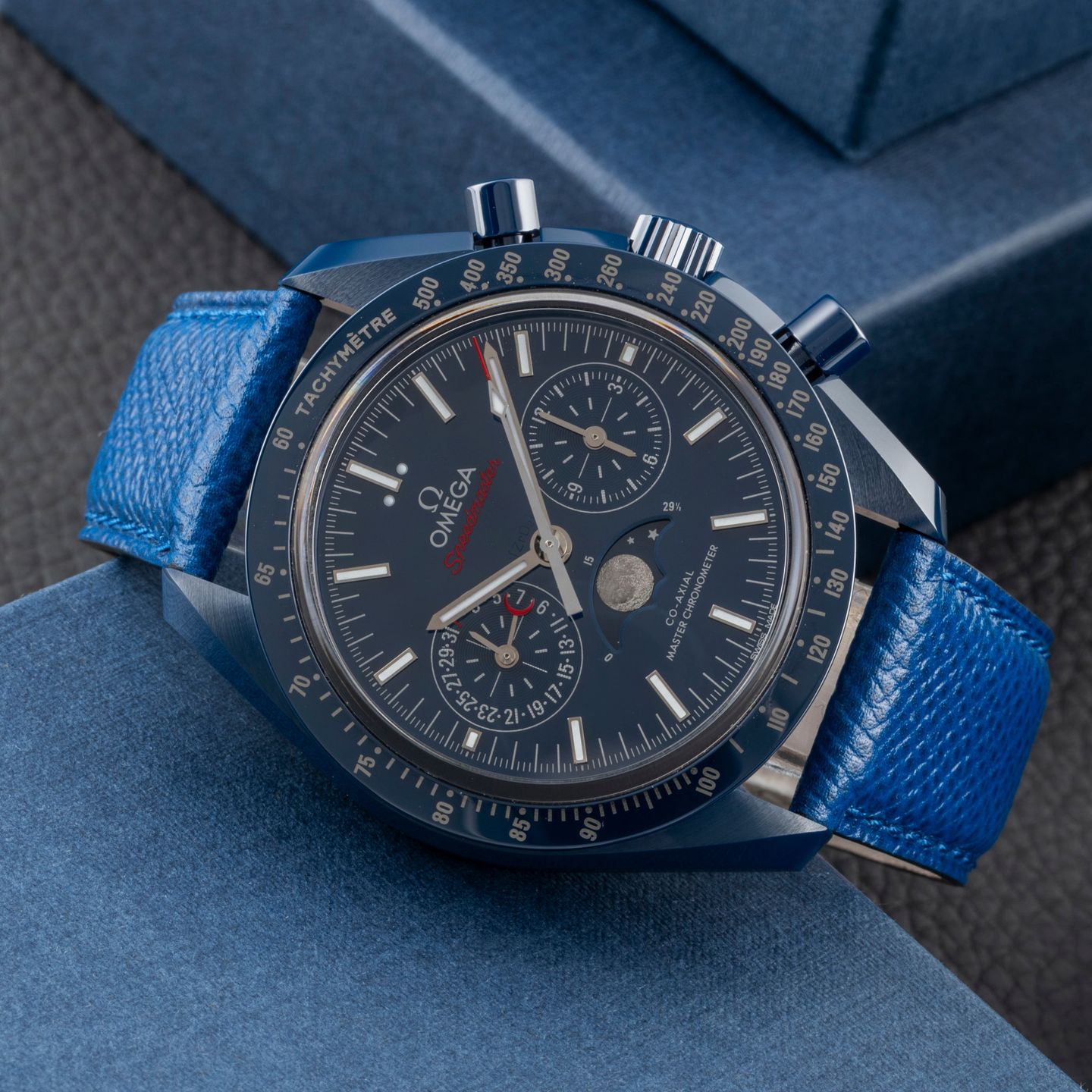 Omega Speedmaster Moonphase 304.93.44.52.03.001 (Unknown (random serial)) - Blue dial 44 mm Ceramic case (2/8)