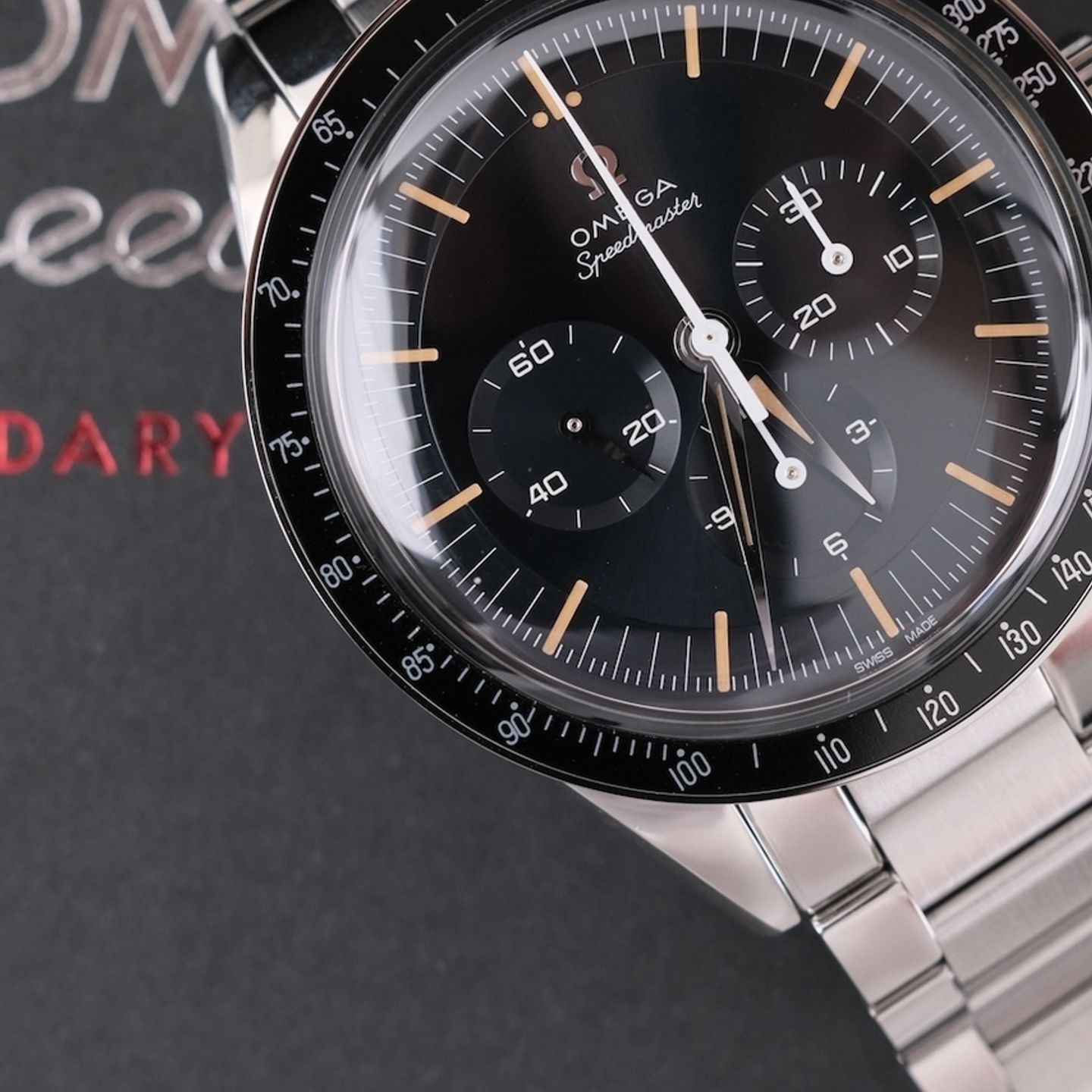 Omega Speedmaster 310.30.40.50.06.001 - (2/8)