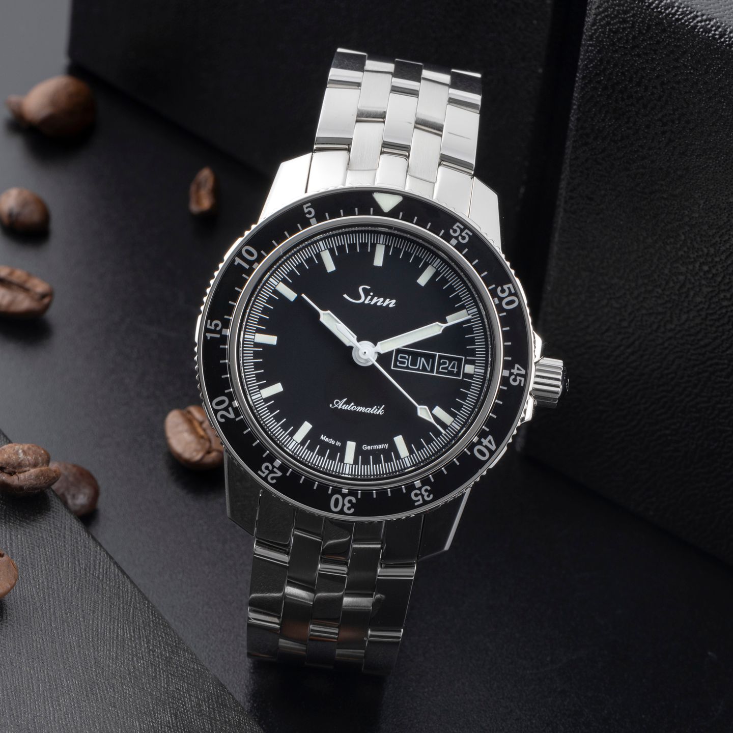 Sinn 104 104.010 (2020) - Zwart wijzerplaat 41mm Staal (1/8)