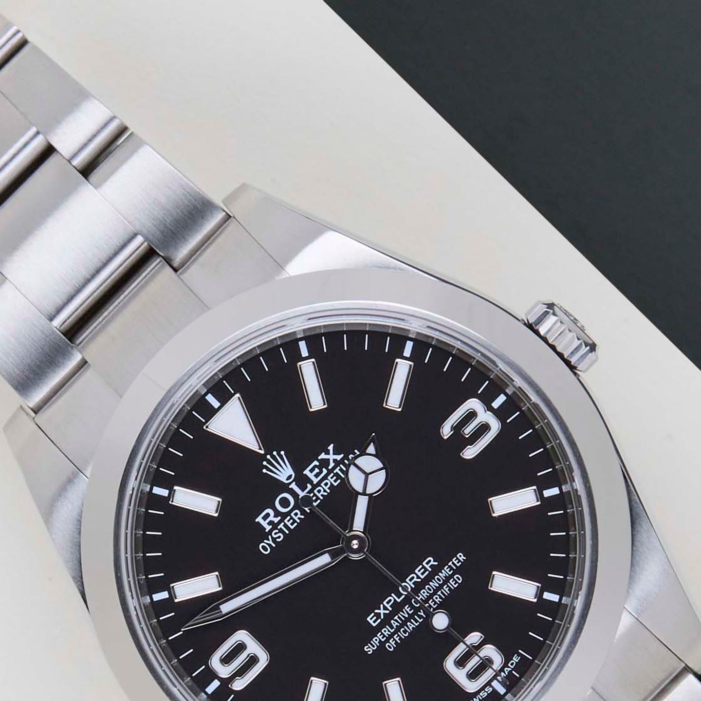 Rolex Explorer 214270 (2019) - Black dial 39 mm Steel case (3/8)