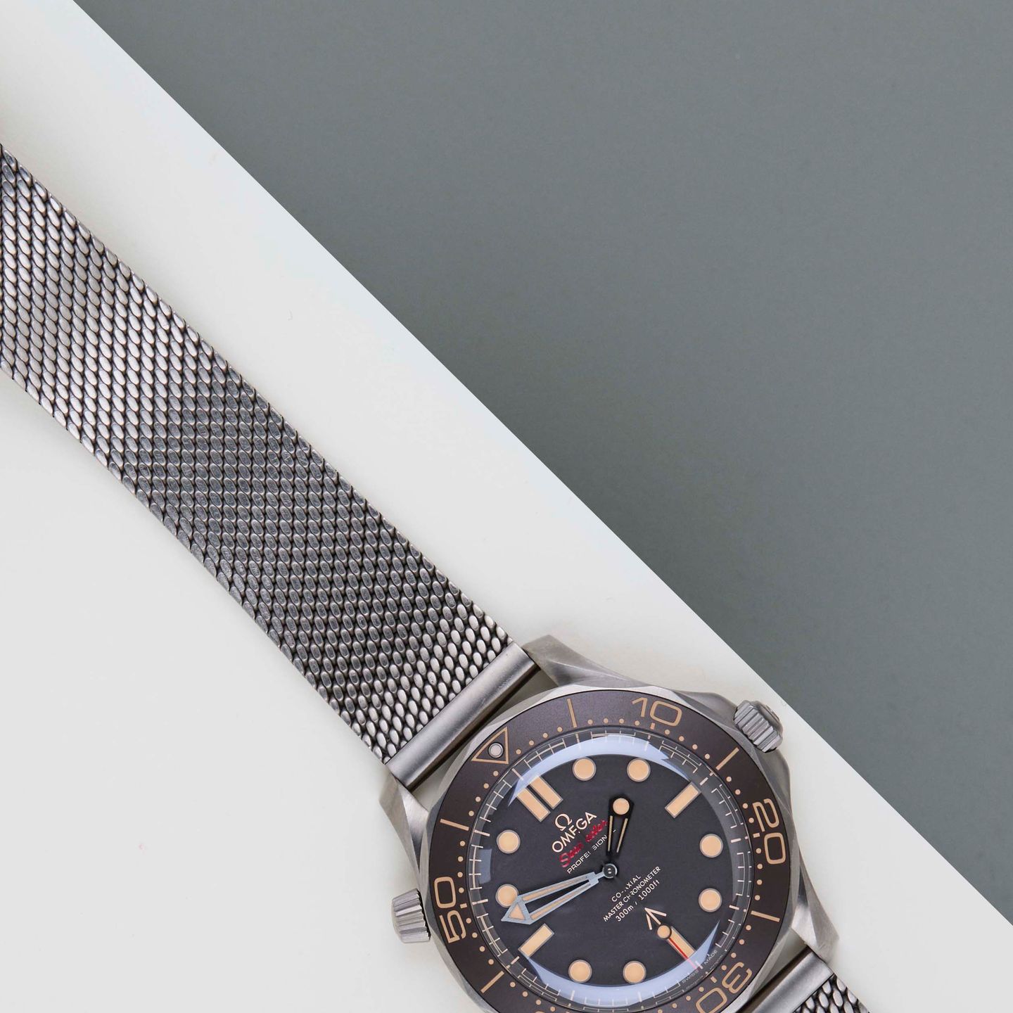 Omega Seamaster Diver 300 M 210.90.42.20.01.001 (2023) - Bruin wijzerplaat 42mm Titanium (3/8)