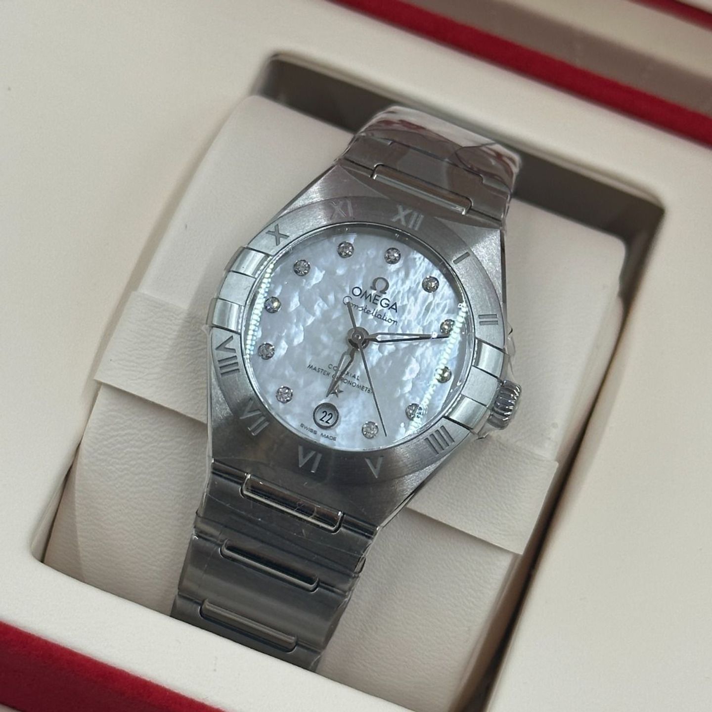 Omega Constellation 131.10.29.20.55.001 (2024) - White dial 29 mm Steel case (8/8)